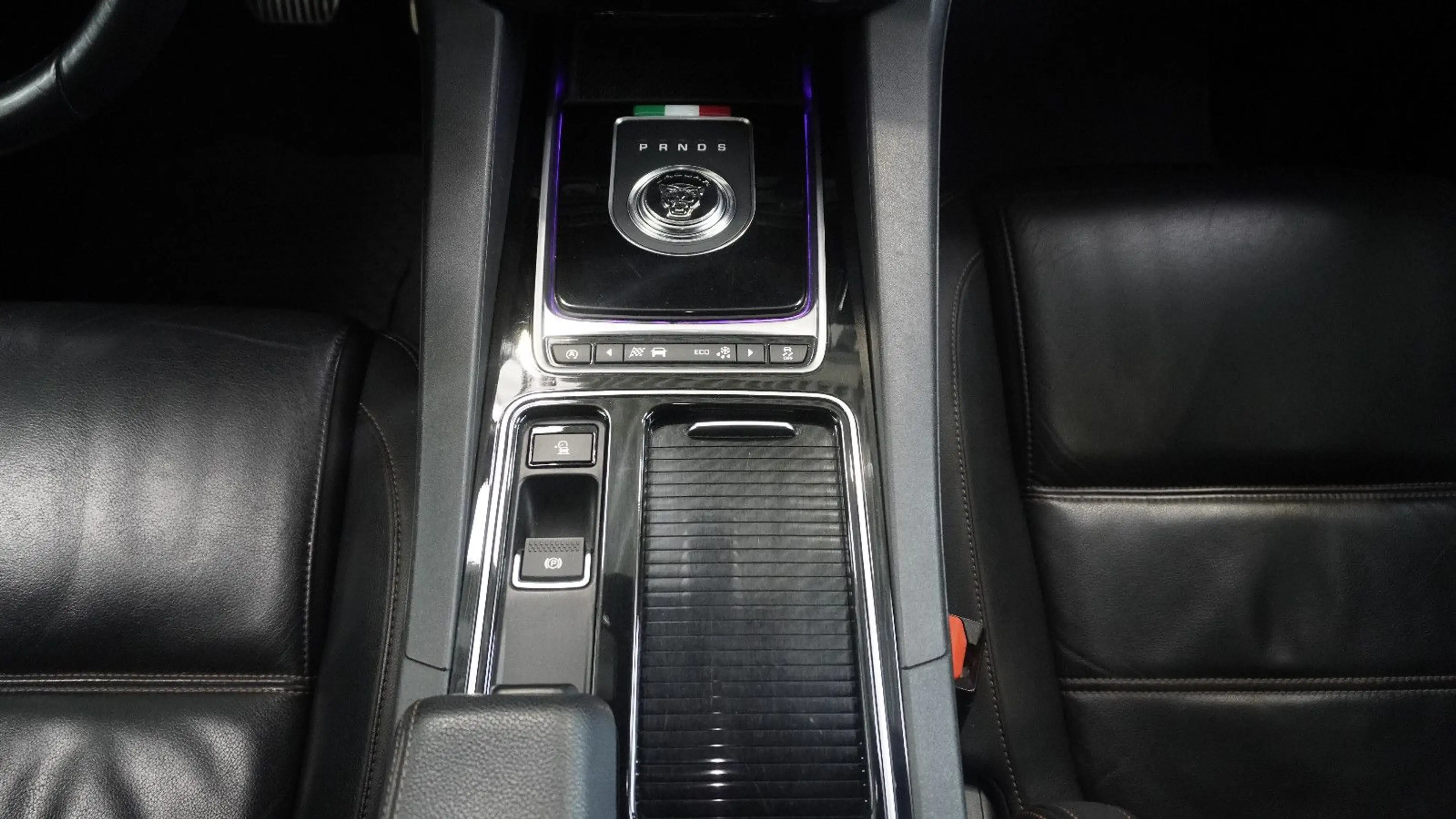Jaguar F-Pace Prestige AWD*MERIDIAN*NAVI*KAM* — photo 15