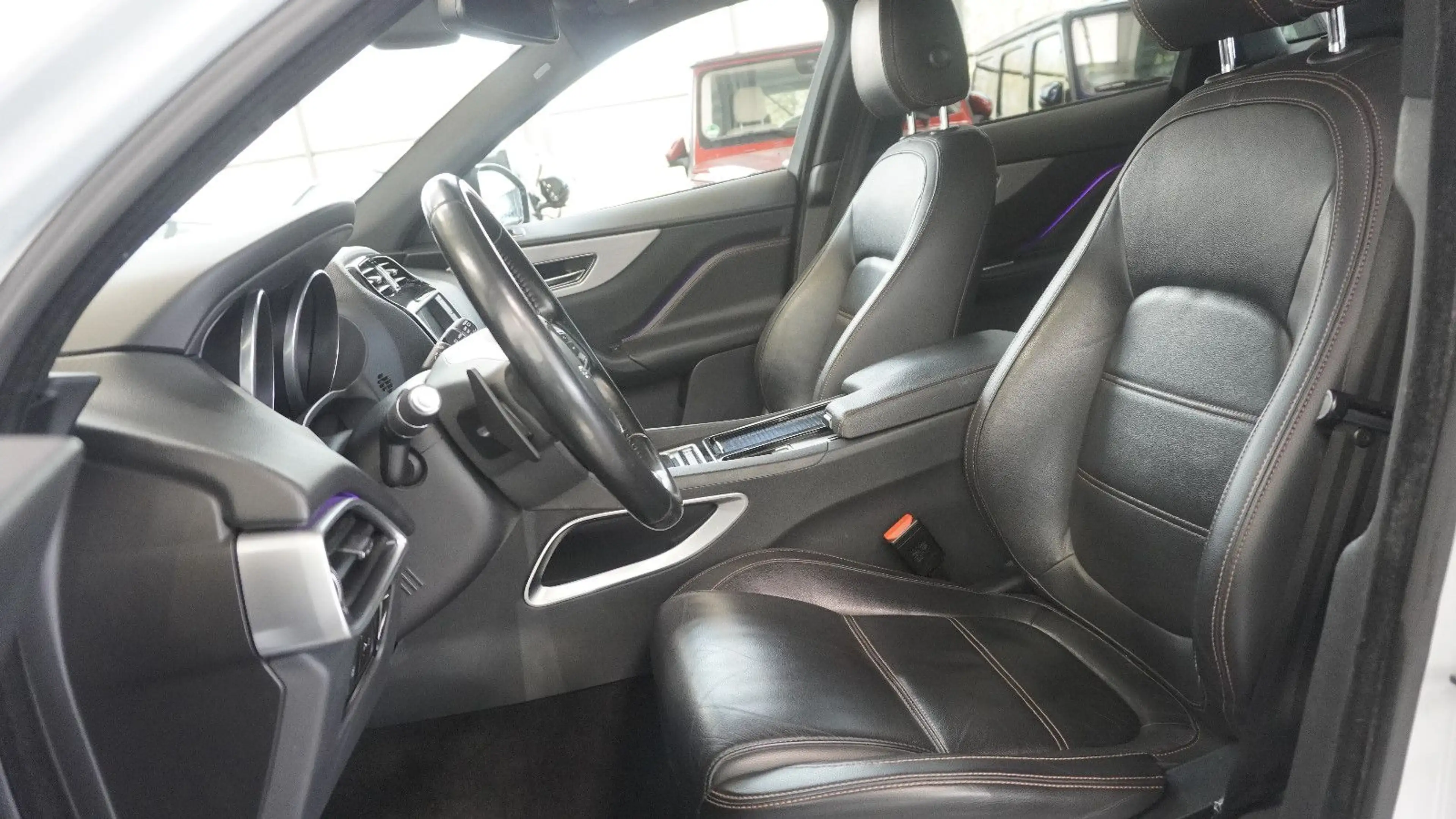 Jaguar F-Pace Prestige AWD*MERIDIAN*NAVI*KAM* — photo 8