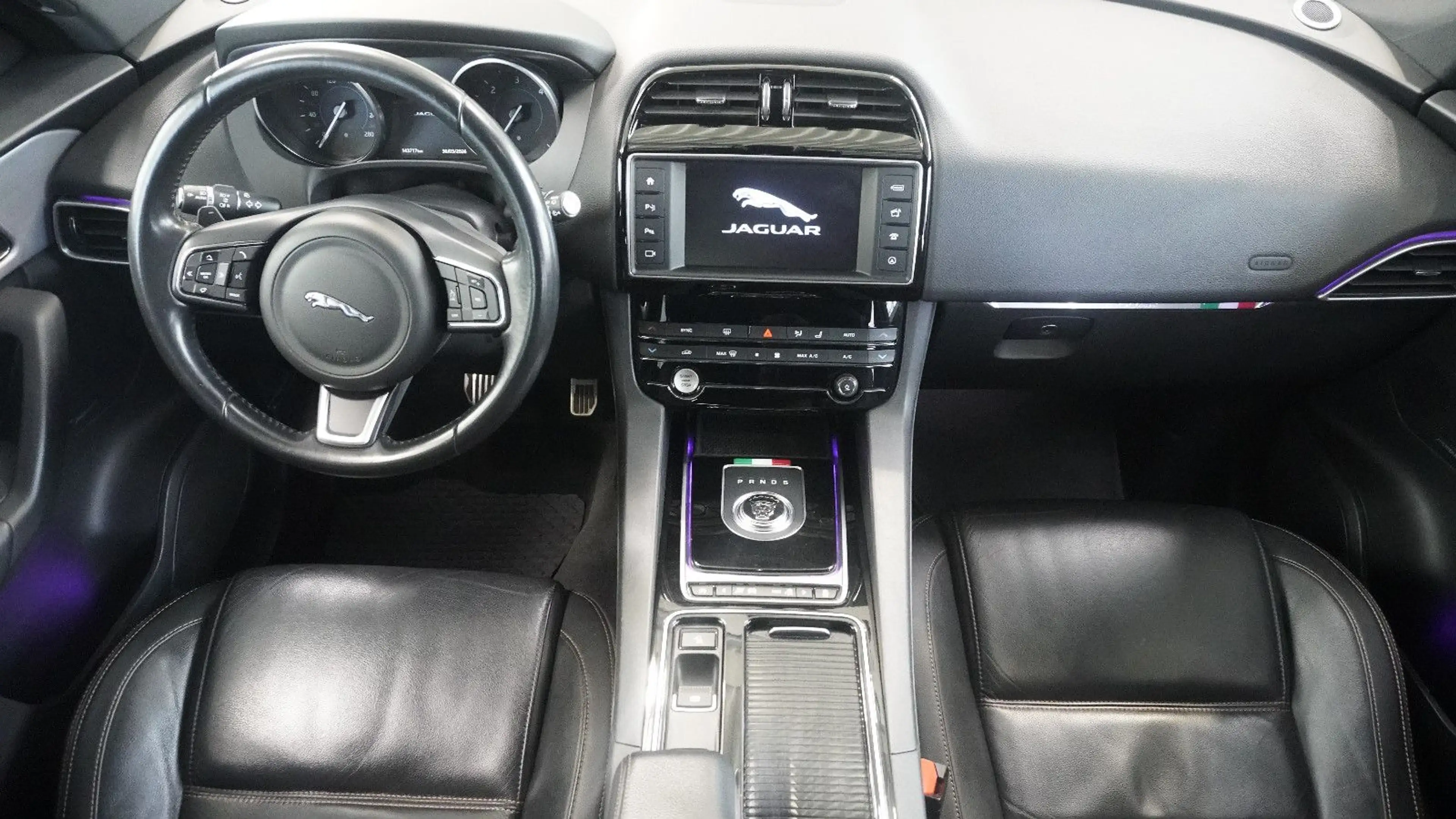 Jaguar F-Pace Prestige AWD*MERIDIAN*NAVI*KAM* — photo 9
