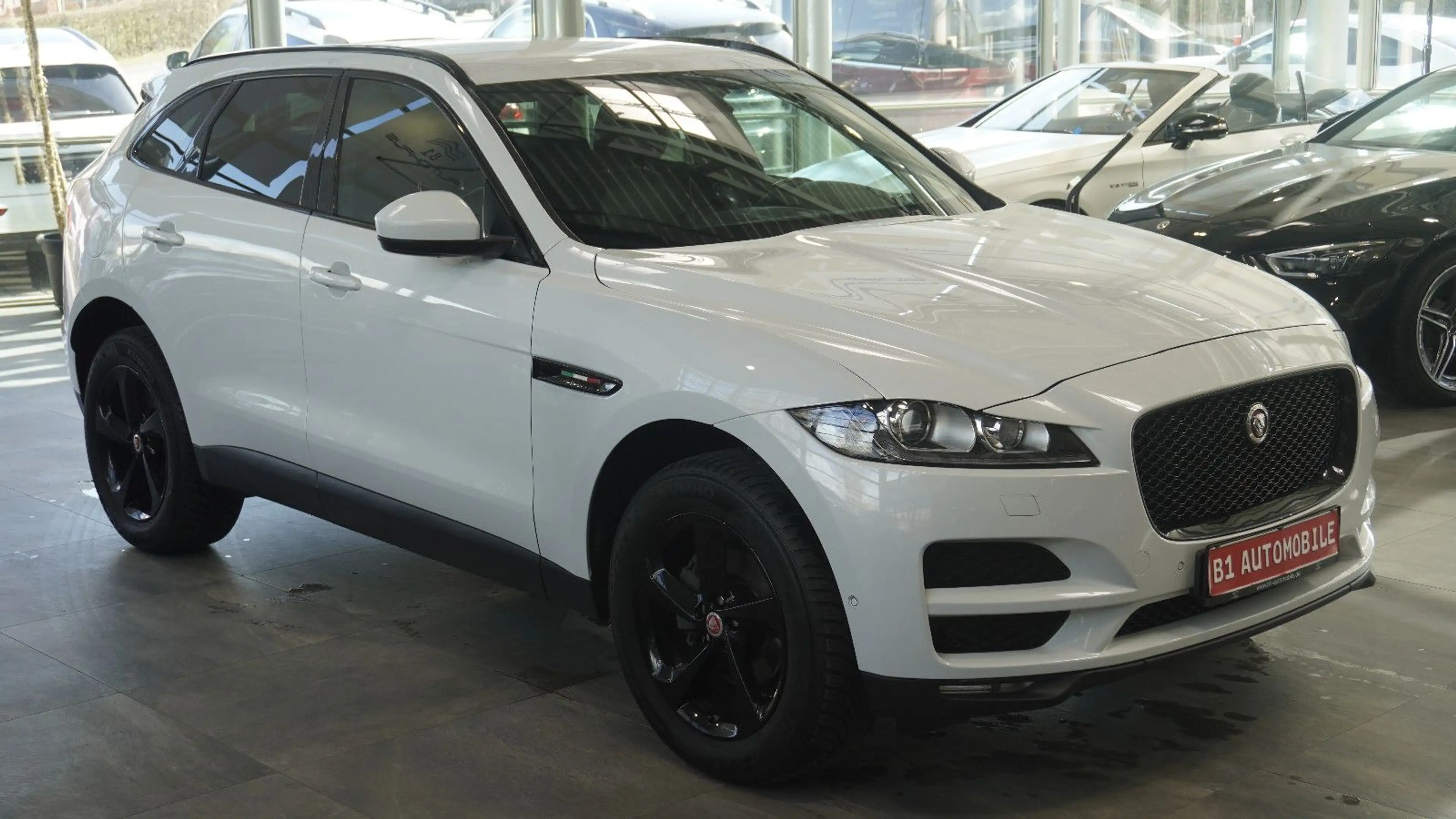Jaguar F-Pace Prestige AWD*MERIDIAN*NAVI*KAM* — photo 3