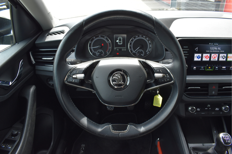 Skoda Scala 1.0 TSI Ambition Carplay, Climate control, Cruise — photo 4