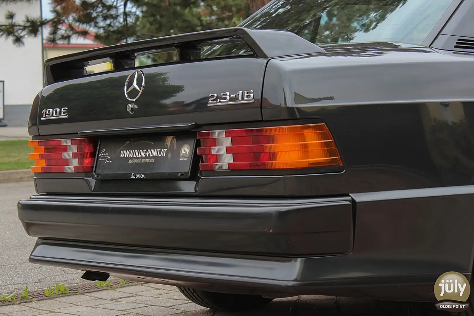 Mercedes-Benz 190 E 2.3-16 aus österr. Erstbesitz Schwarz - 2