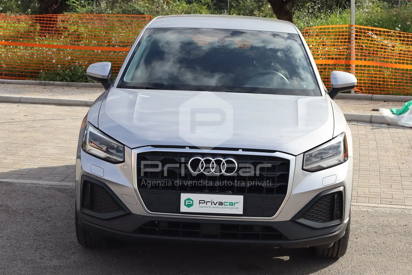 Audi Q2 Q2 35 TFSI Admired Stříbrná - 2