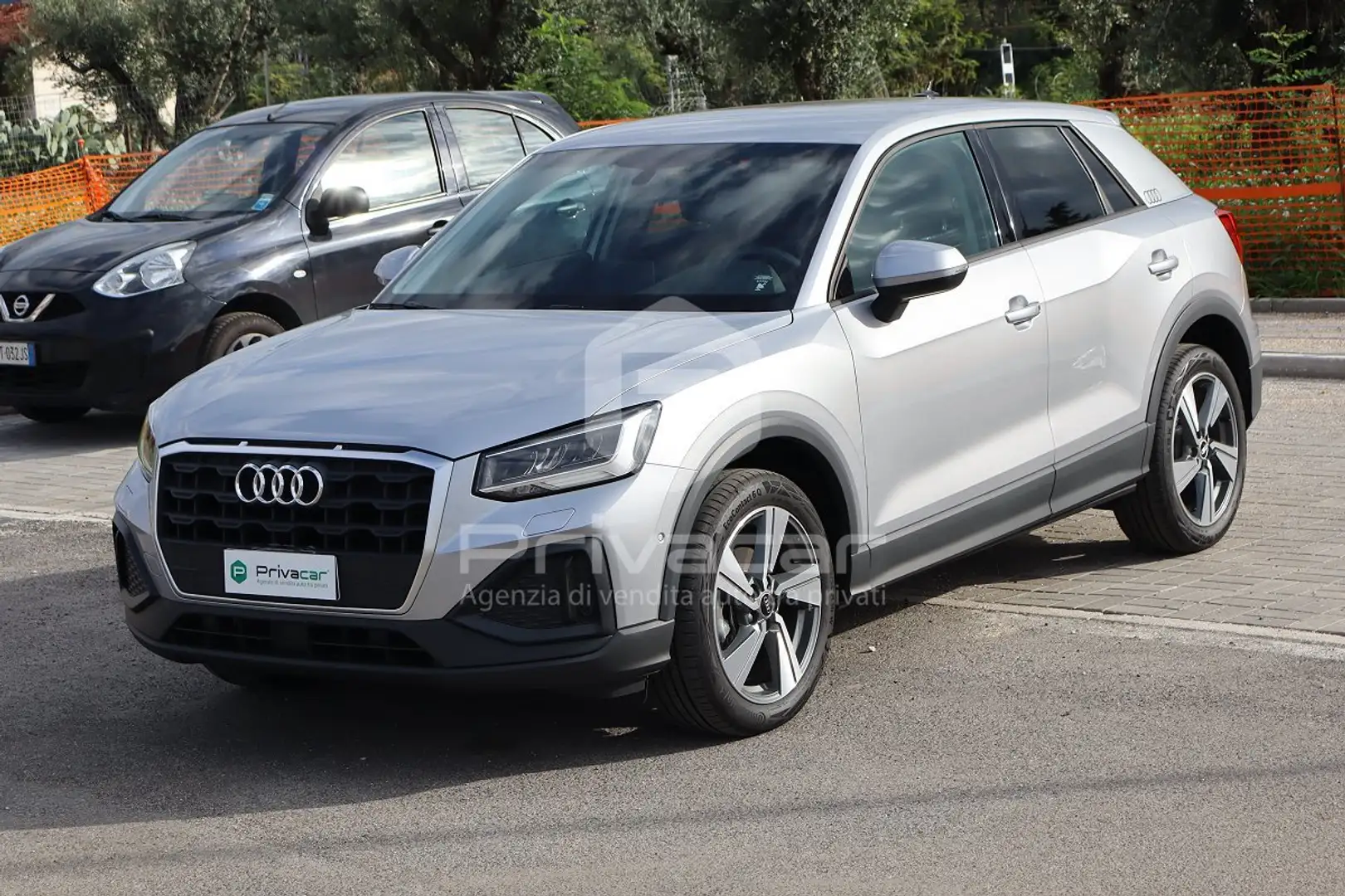 Audi Q2 Q2 35 TFSI Admired Stříbrná - 1