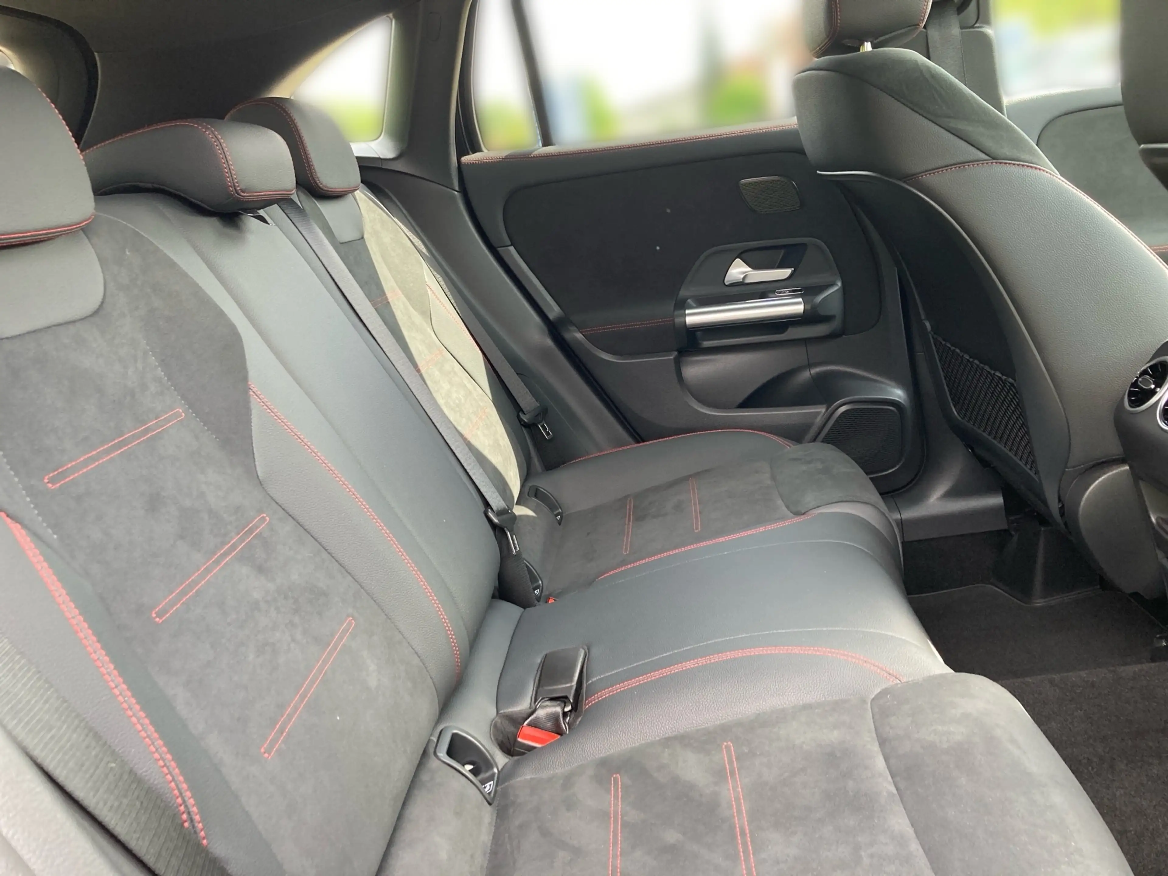 Mercedes-Benz GLA 220 d 4M AMG+Navi+AHK+Kam+LED+AdvSound+Night — photo 11