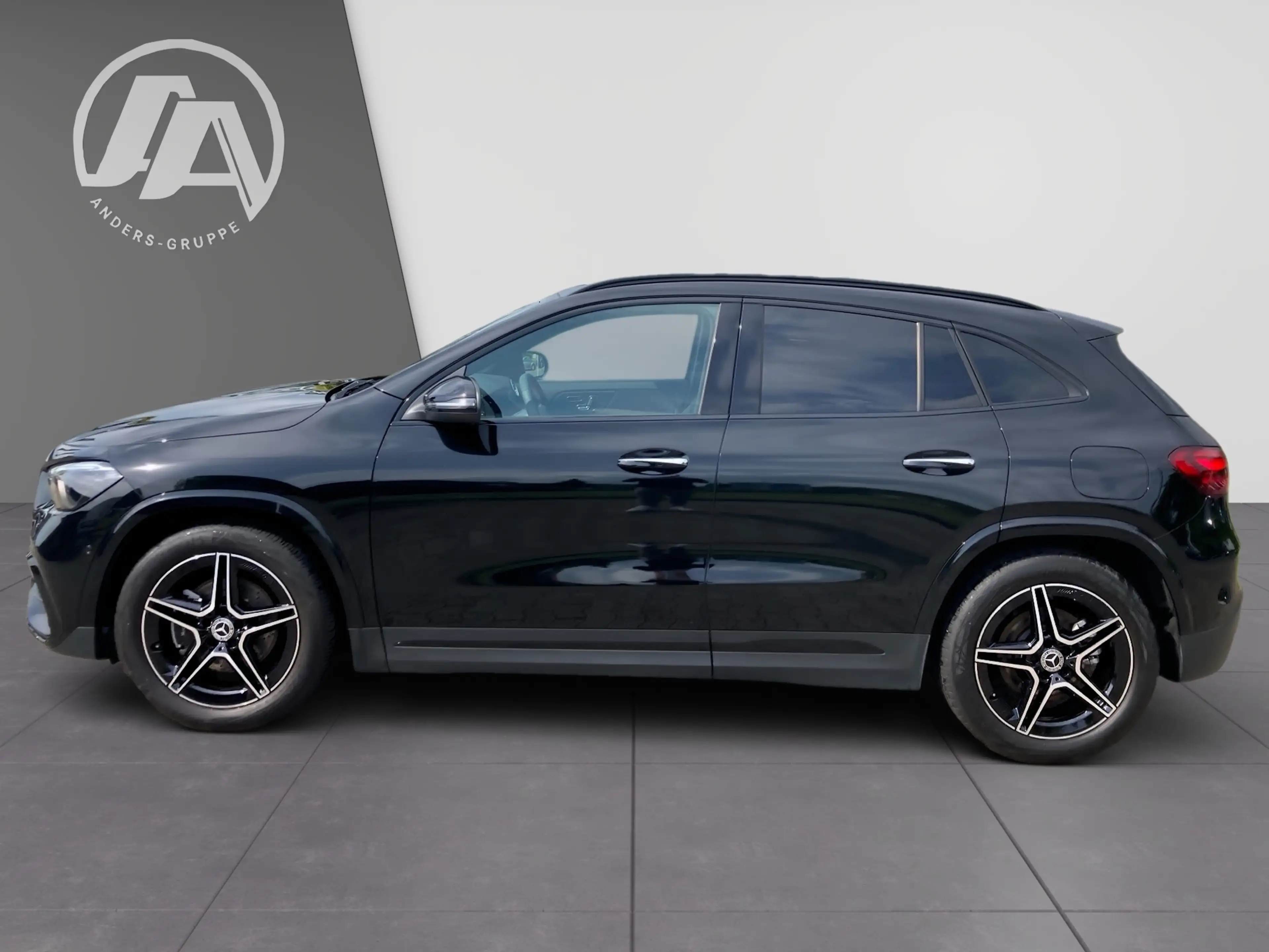 Mercedes-Benz GLA 220 d 4M AMG+Navi+AHK+Kam+LED+AdvSound+Night — photo 4