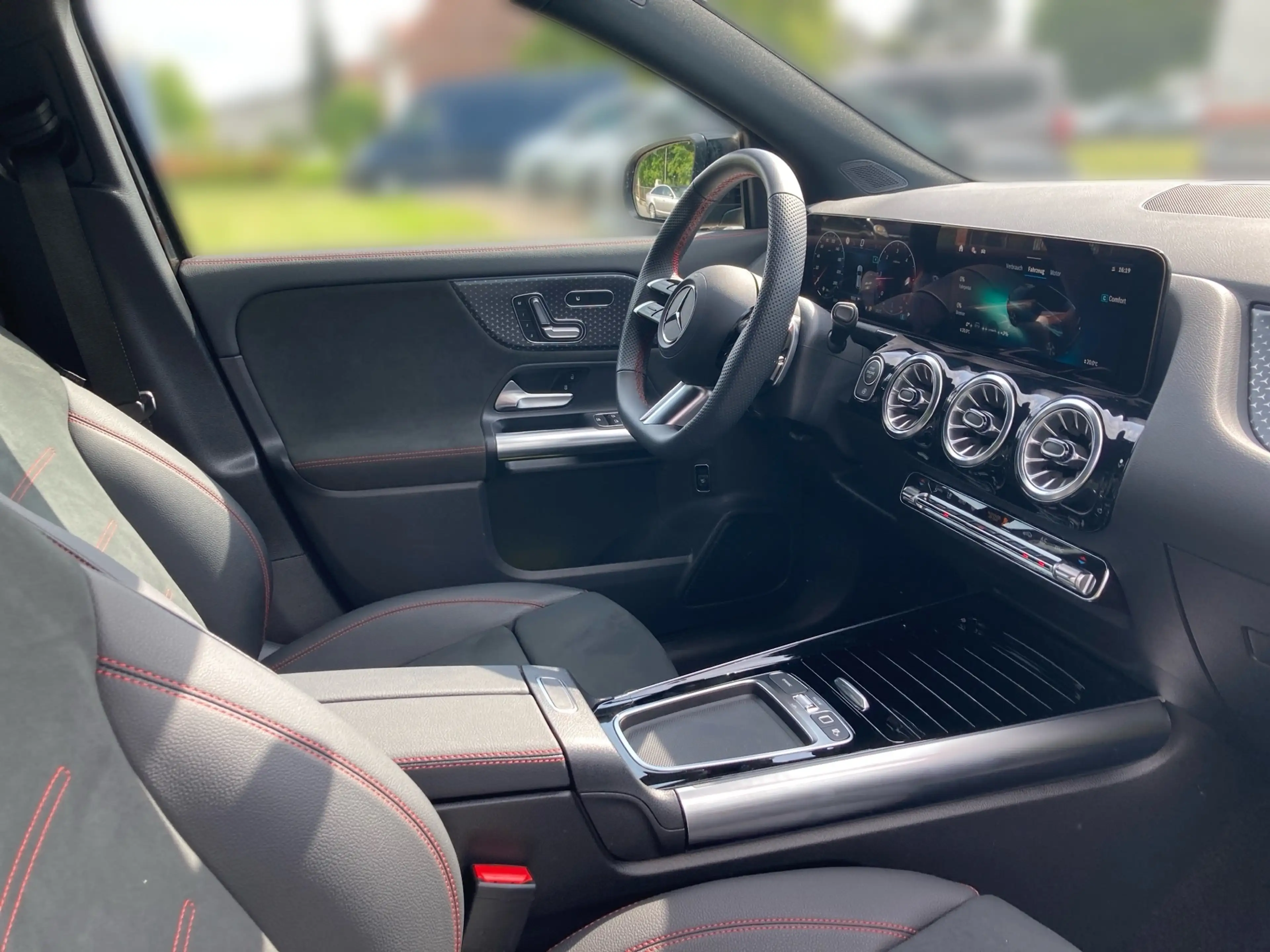 Mercedes-Benz GLA 220 d 4M AMG+Navi+AHK+Kam+LED+AdvSound+Night — photo 10