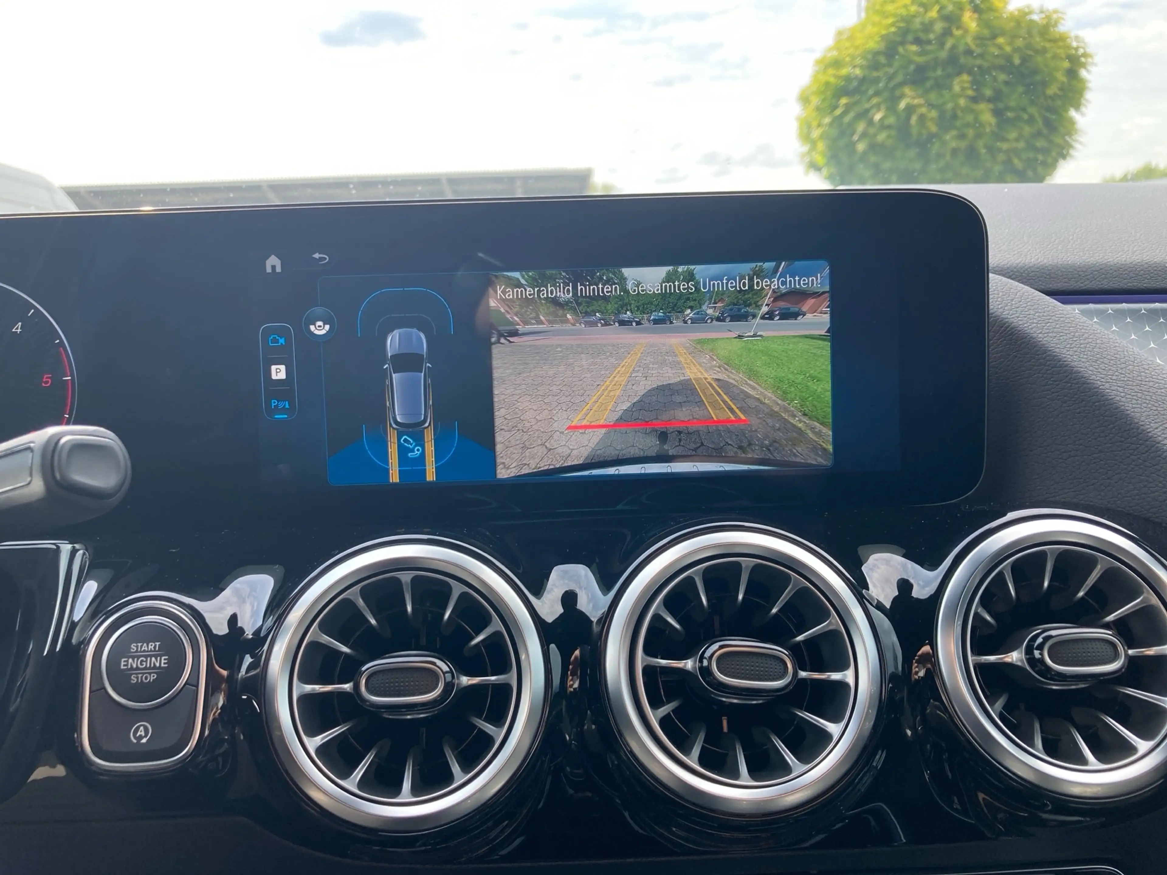 Mercedes-Benz GLA 220 d 4M AMG+Navi+AHK+Kam+LED+AdvSound+Night — photo 13