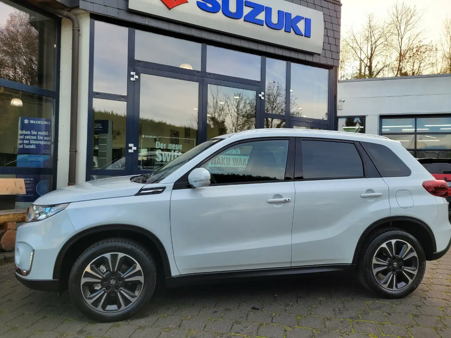 Suzuki Vitara 1.4 Comfort+ Allgrip*140 PS*Pano*PDC* Weiß - 2