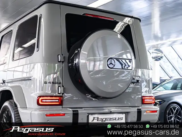 Mercedes-Benz G-Class view 9