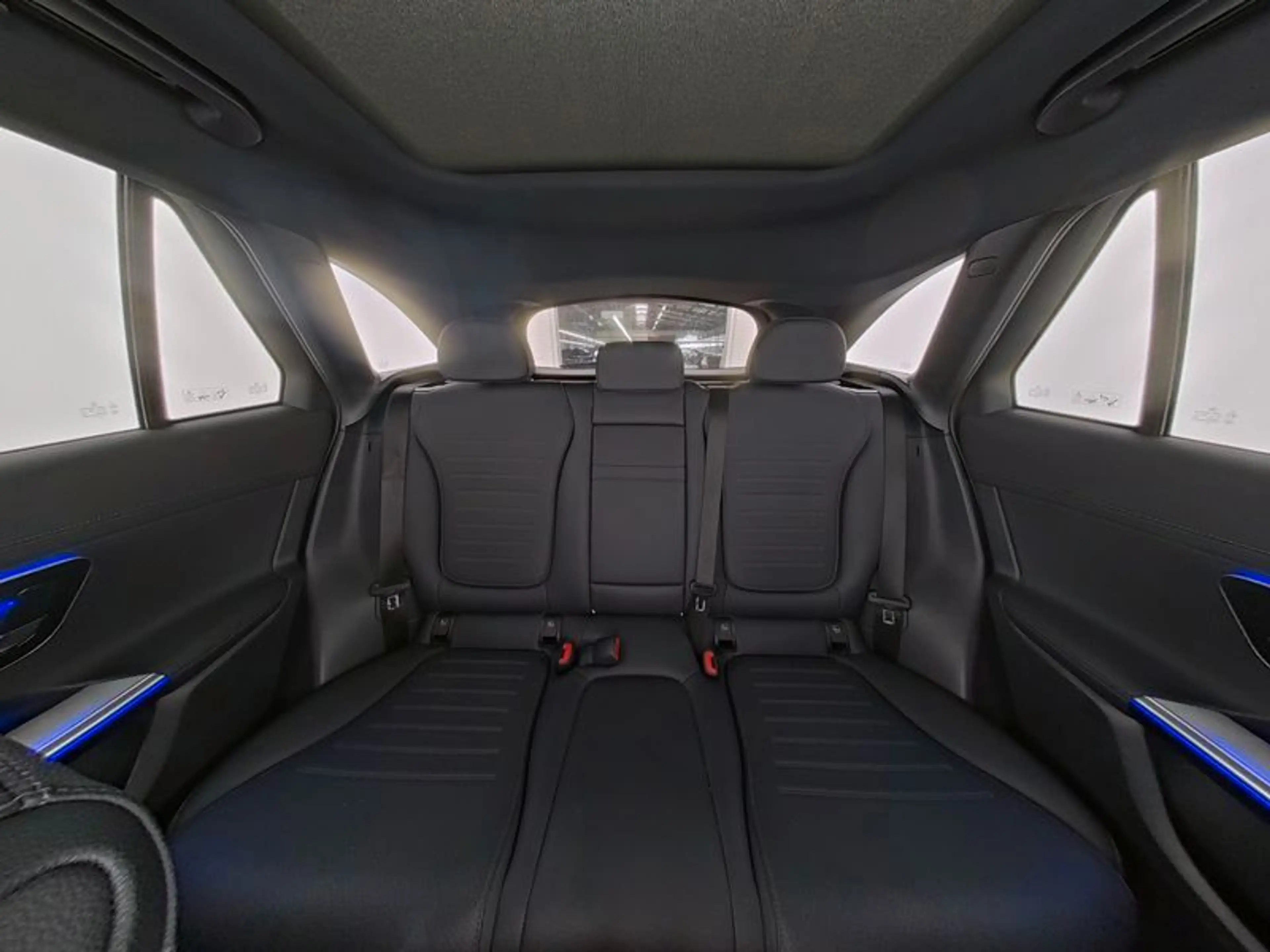 Mercedes-Benz GLC 220 d 4M AMG Line Adv+ Pano AHK Distronic 19 — photo 7