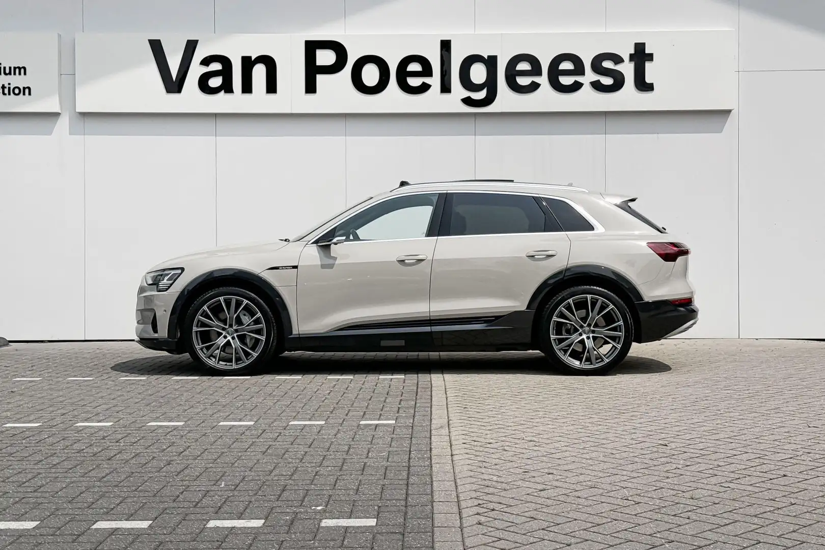 Audi e-tron 55 Quattro advanced 95 kWh Panoramdak | B&O | Trek Jaune - 2