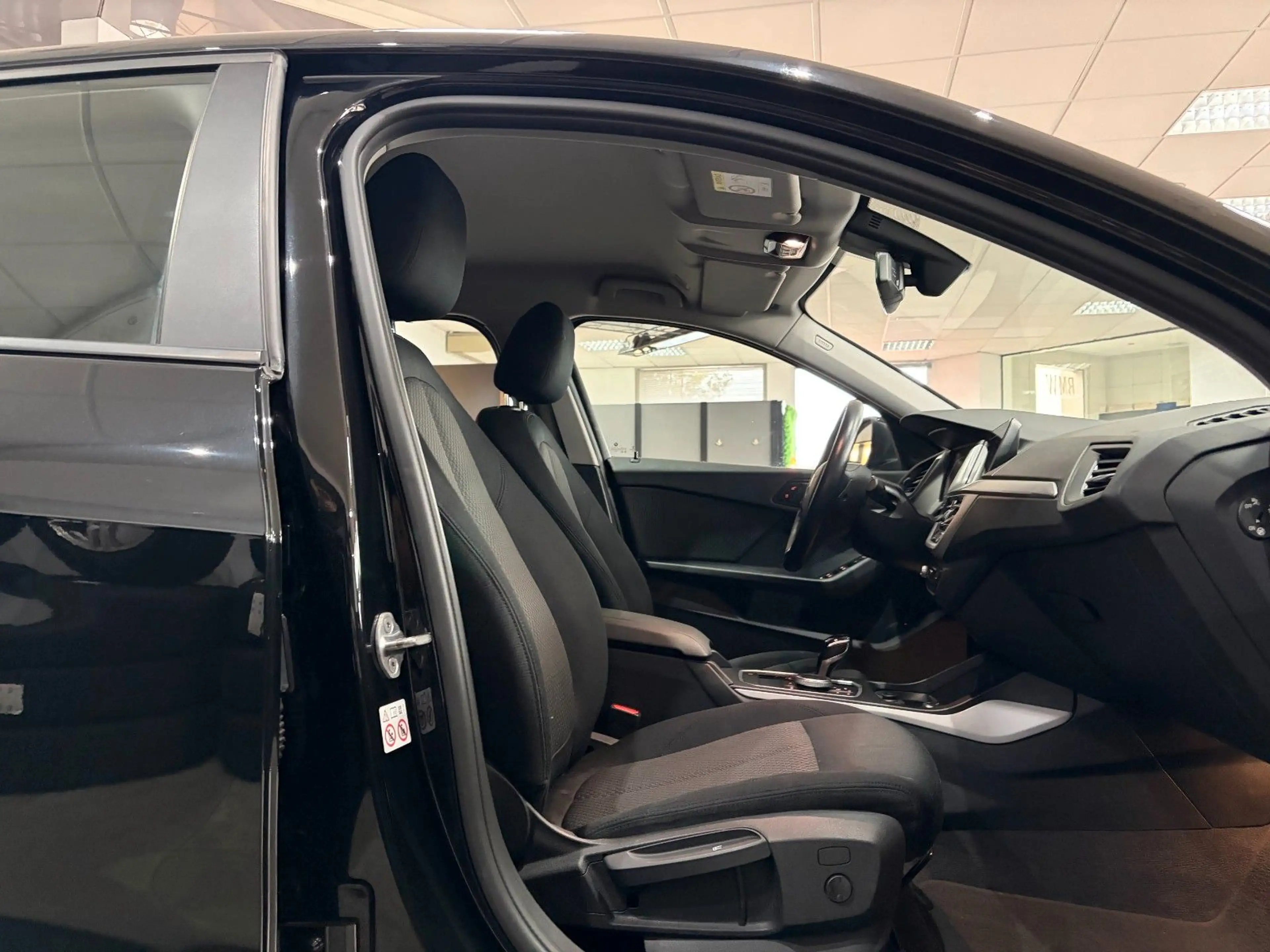 BMW 120 1 Limousine*LED*LiveCockpit*Automatik*Hifi* — photo 18