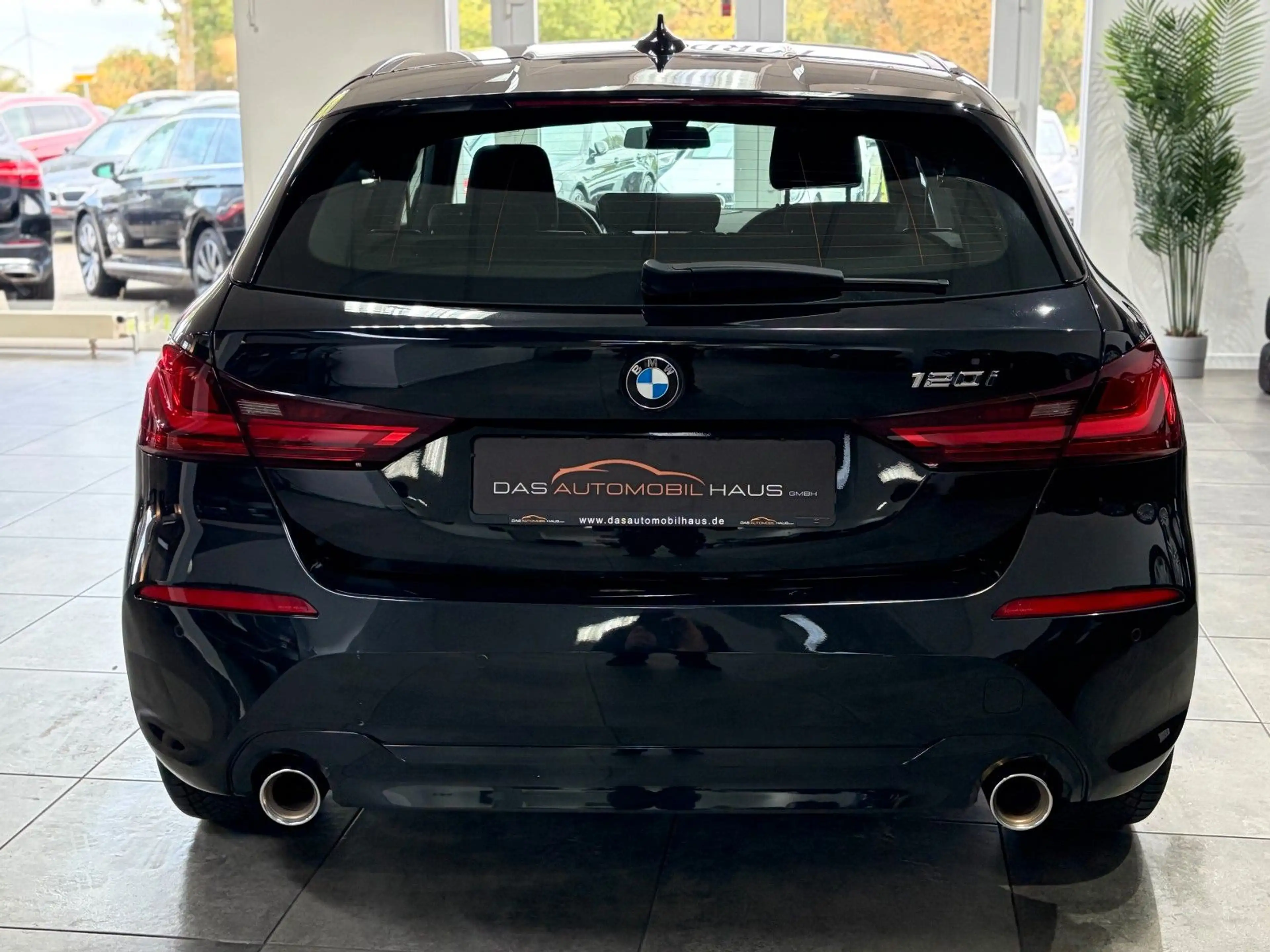 BMW 120 1 Limousine*LED*LiveCockpit*Automatik*Hifi* — photo 9