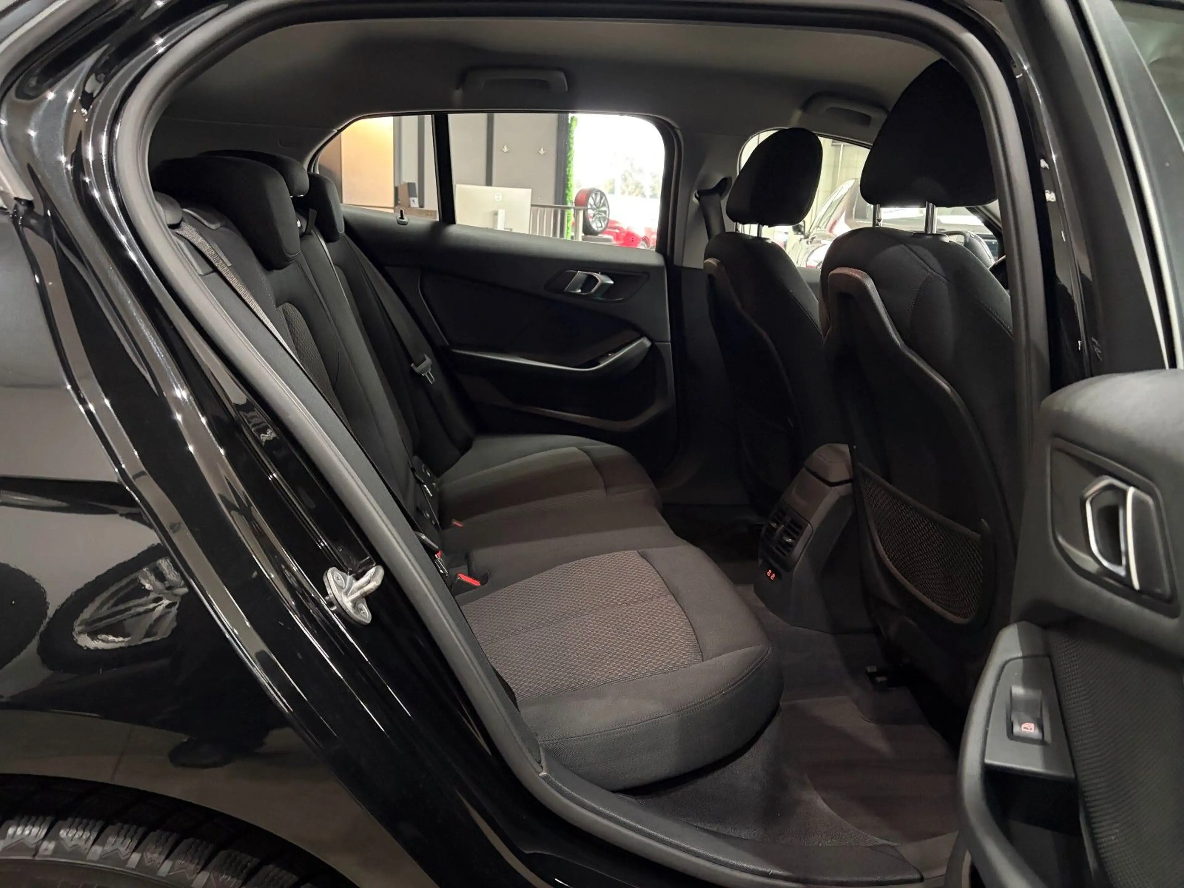 BMW 120 1 Limousine*LED*LiveCockpit*Automatik*Hifi* — photo 19