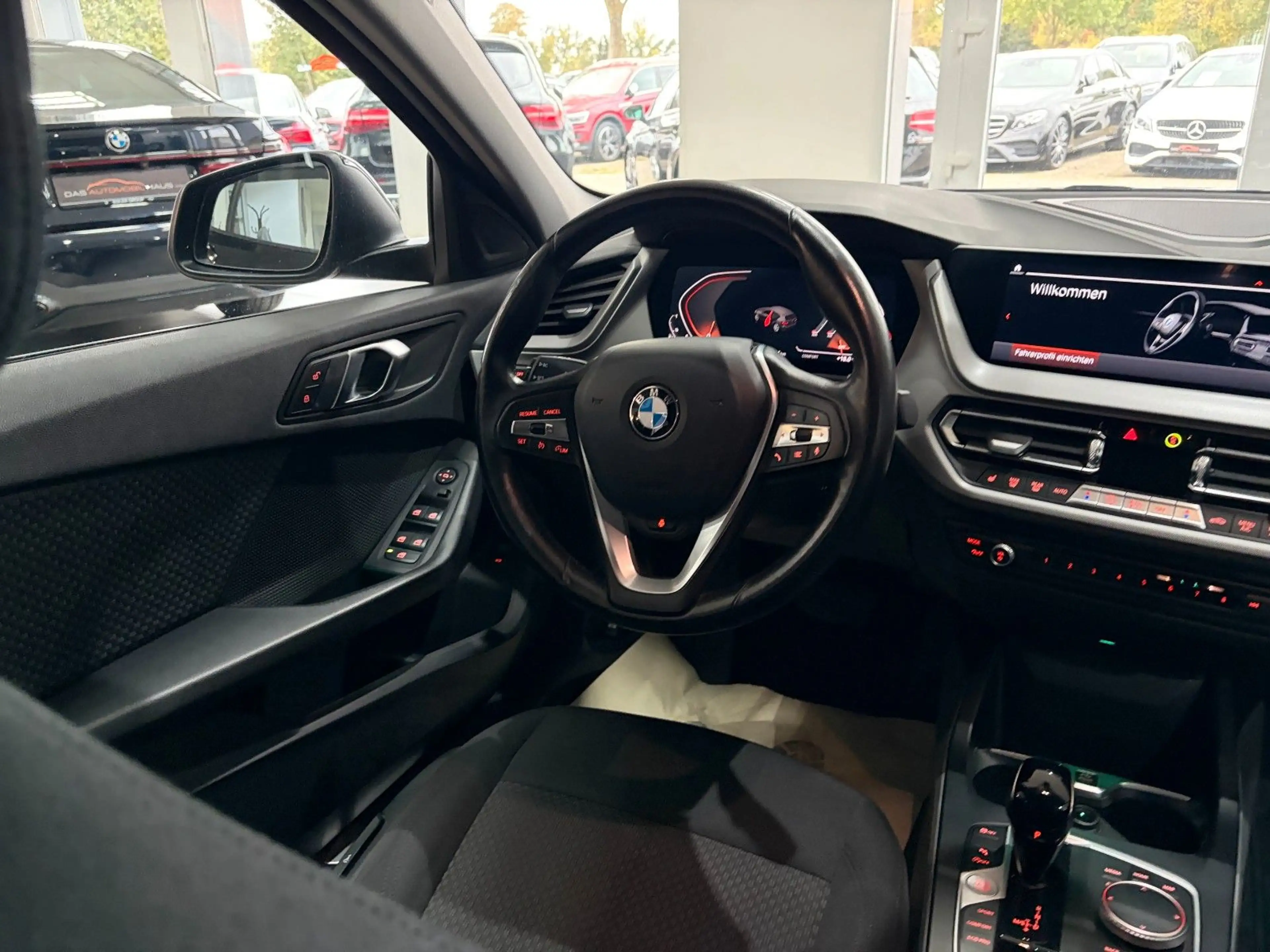 BMW 120 1 Limousine*LED*LiveCockpit*Automatik*Hifi* — photo 14