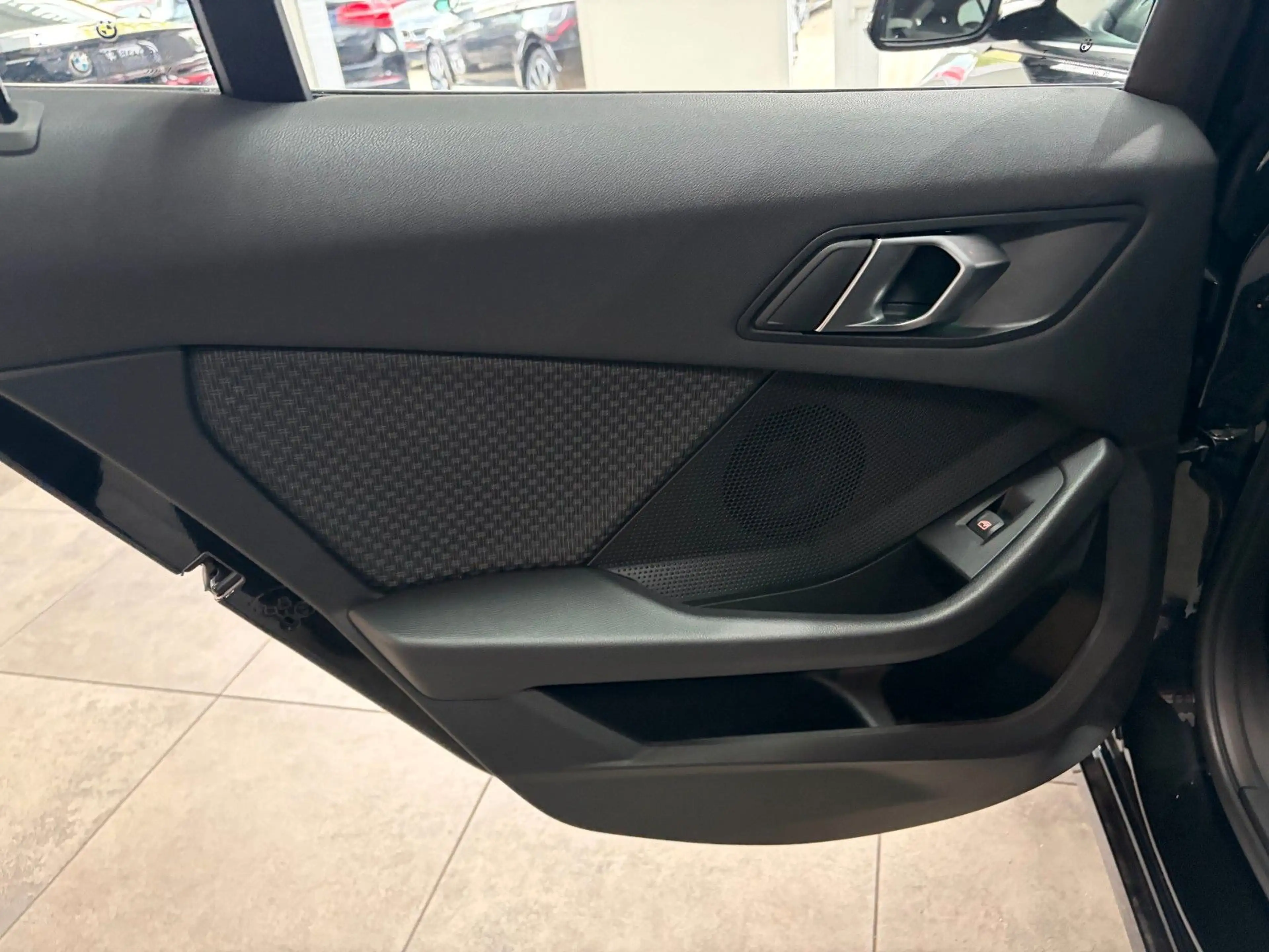 BMW 120 1 Limousine*LED*LiveCockpit*Automatik*Hifi* — photo 26