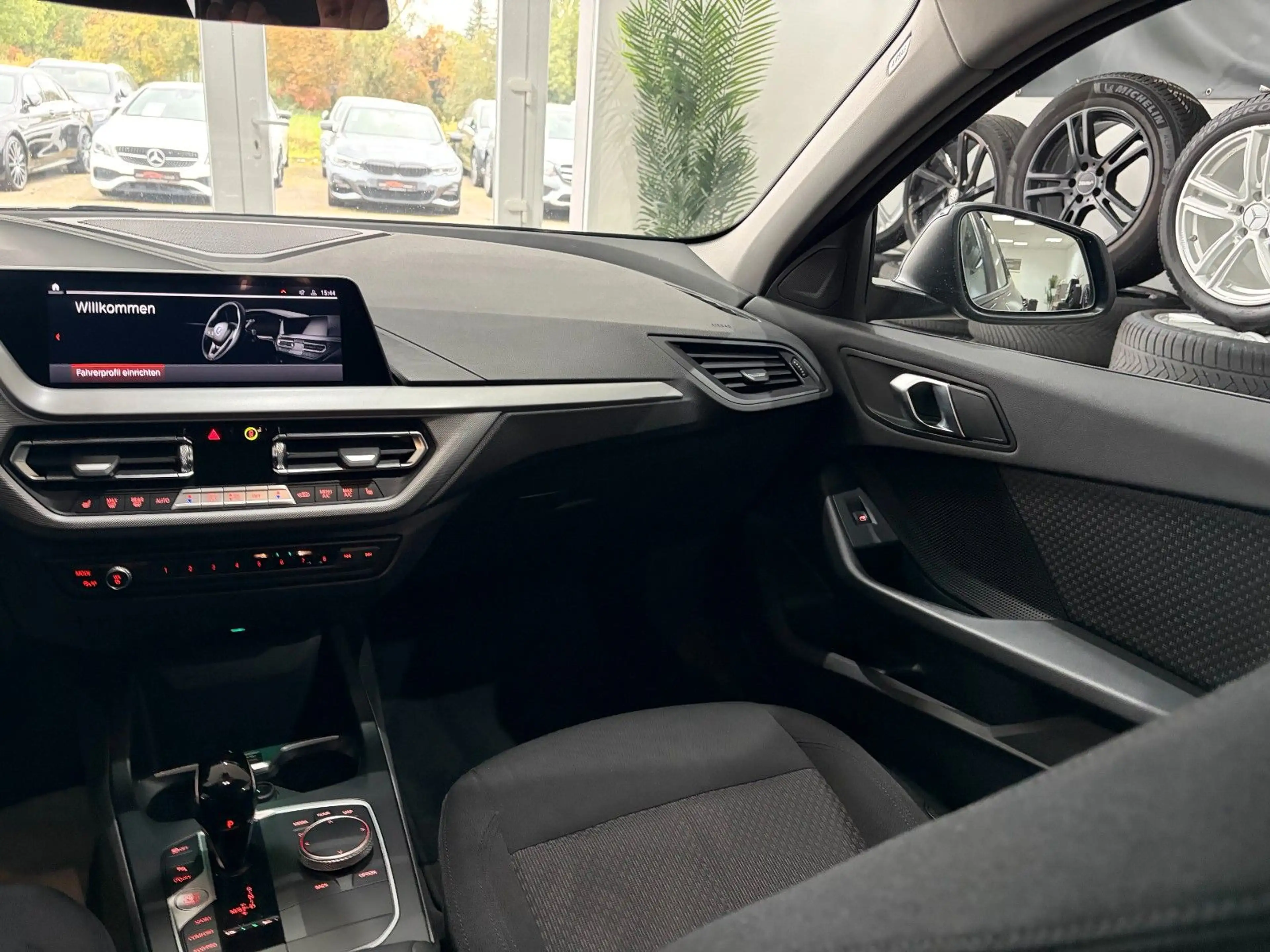 BMW 120 1 Limousine*LED*LiveCockpit*Automatik*Hifi* — photo 17