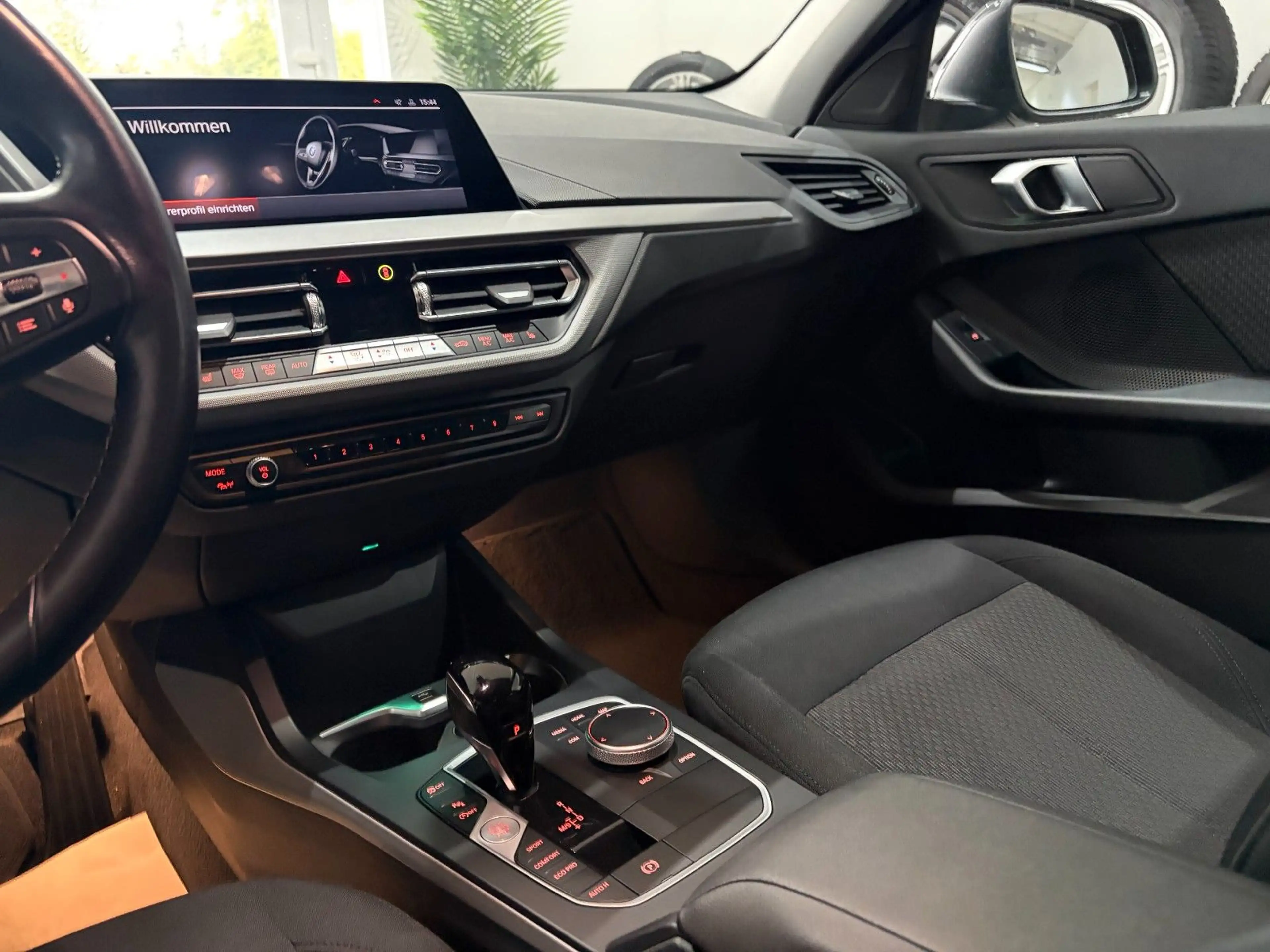 BMW 120 1 Limousine*LED*LiveCockpit*Automatik*Hifi* — photo 15