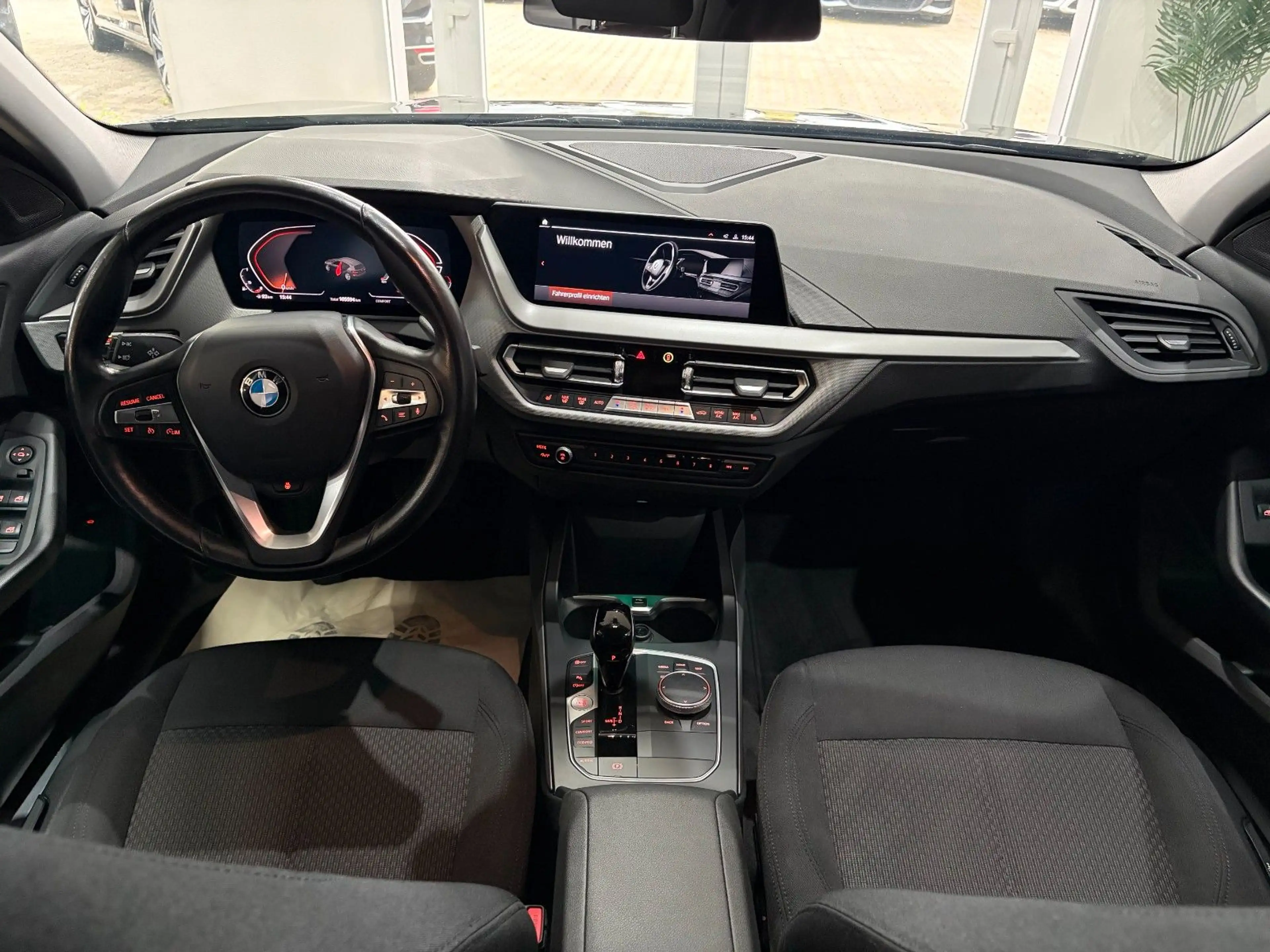 BMW 120 1 Limousine*LED*LiveCockpit*Automatik*Hifi* — photo 12
