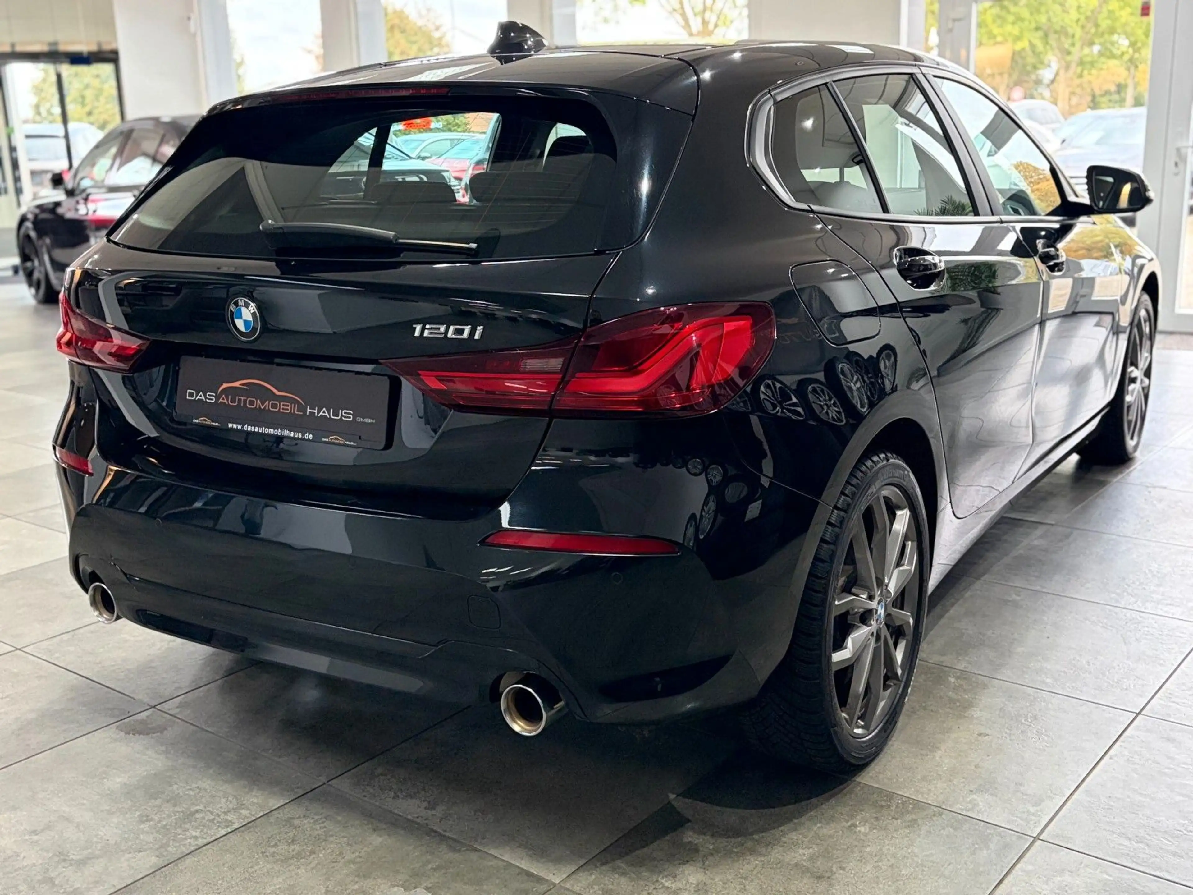 BMW 120 1 Limousine*LED*LiveCockpit*Automatik*Hifi* — photo 10