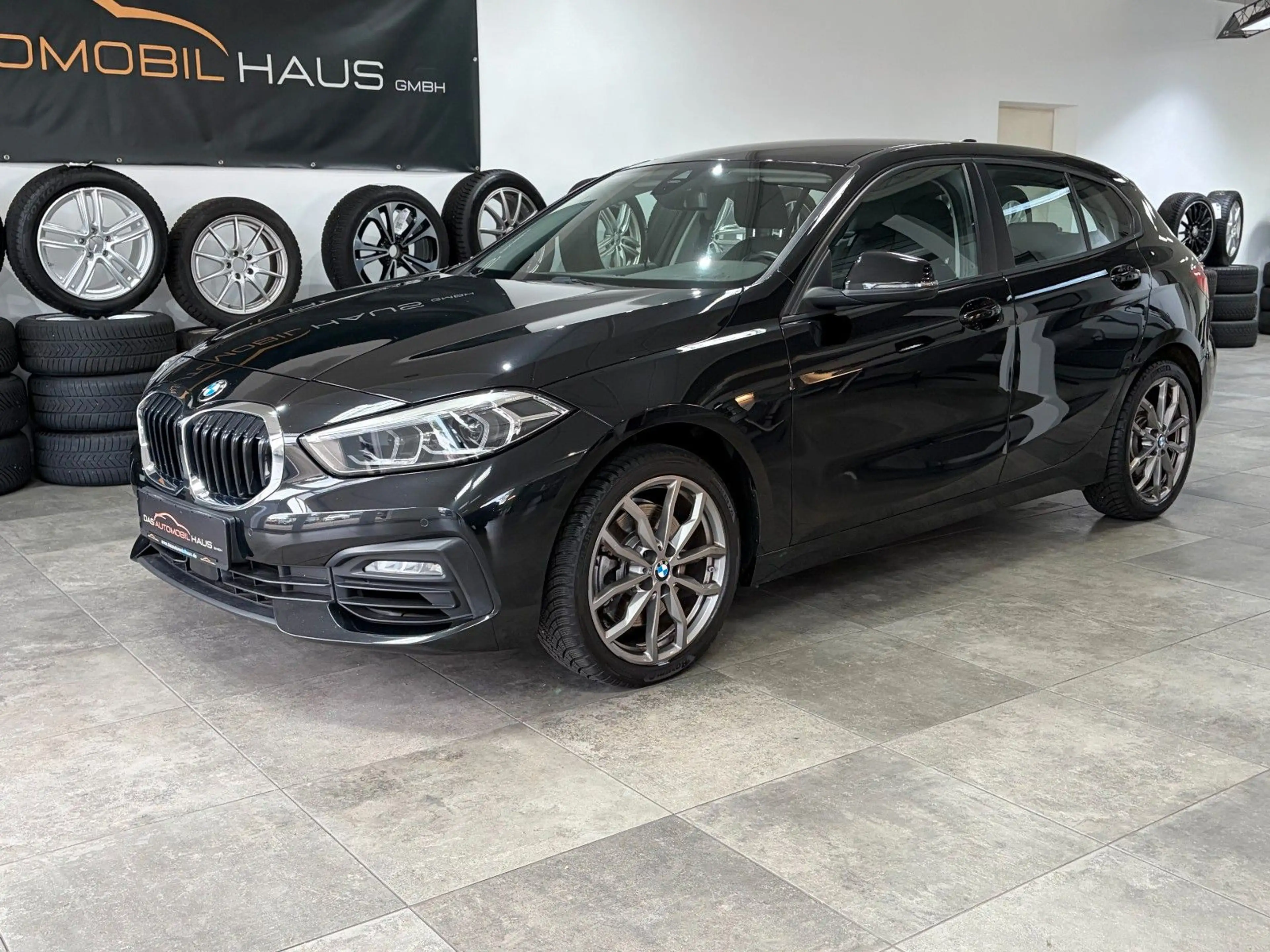 BMW 120 1 Limousine*LED*LiveCockpit*Automatik*Hifi* — photo 4
