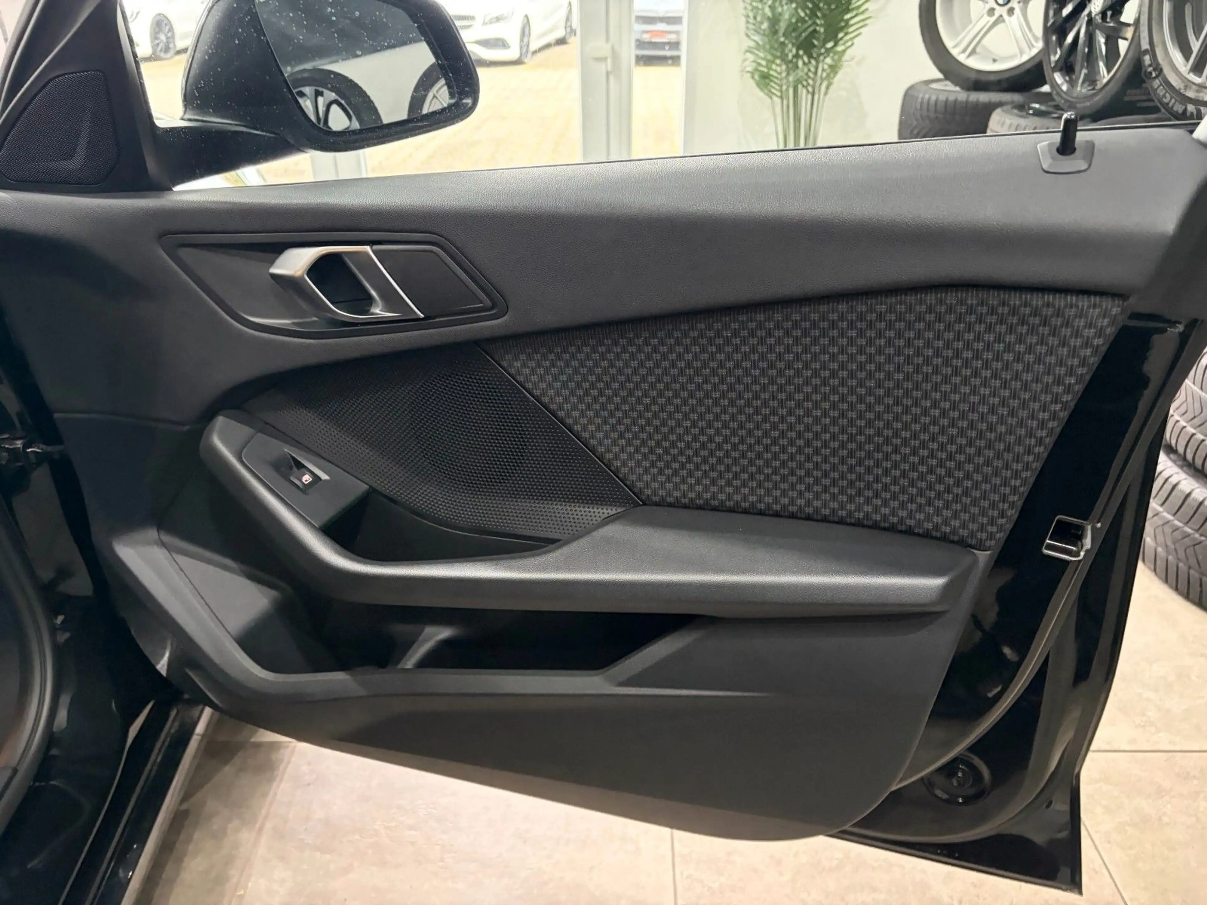 BMW 120 1 Limousine*LED*LiveCockpit*Automatik*Hifi* — photo 25