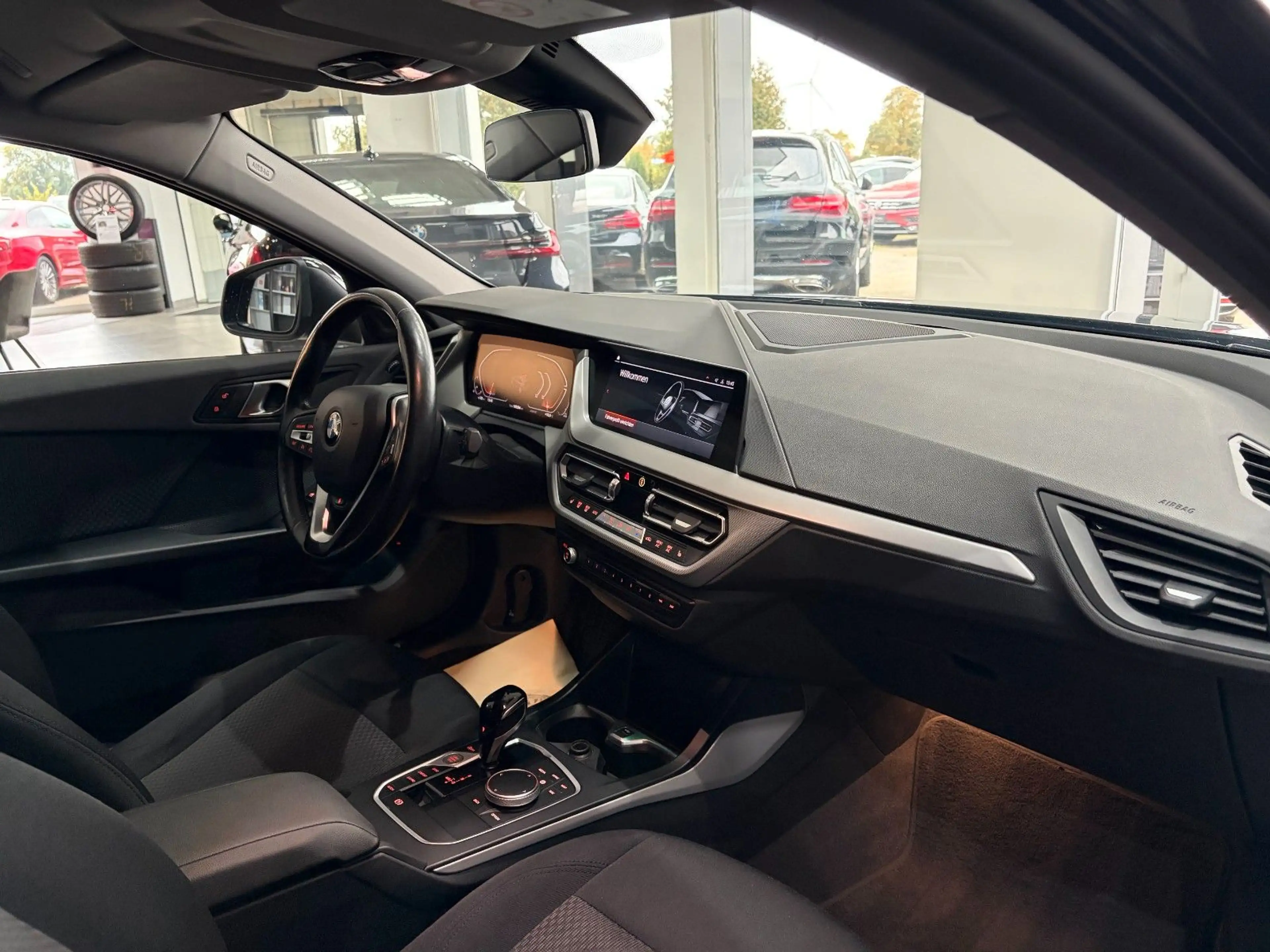 BMW 120 1 Limousine*LED*LiveCockpit*Automatik*Hifi* — photo 16