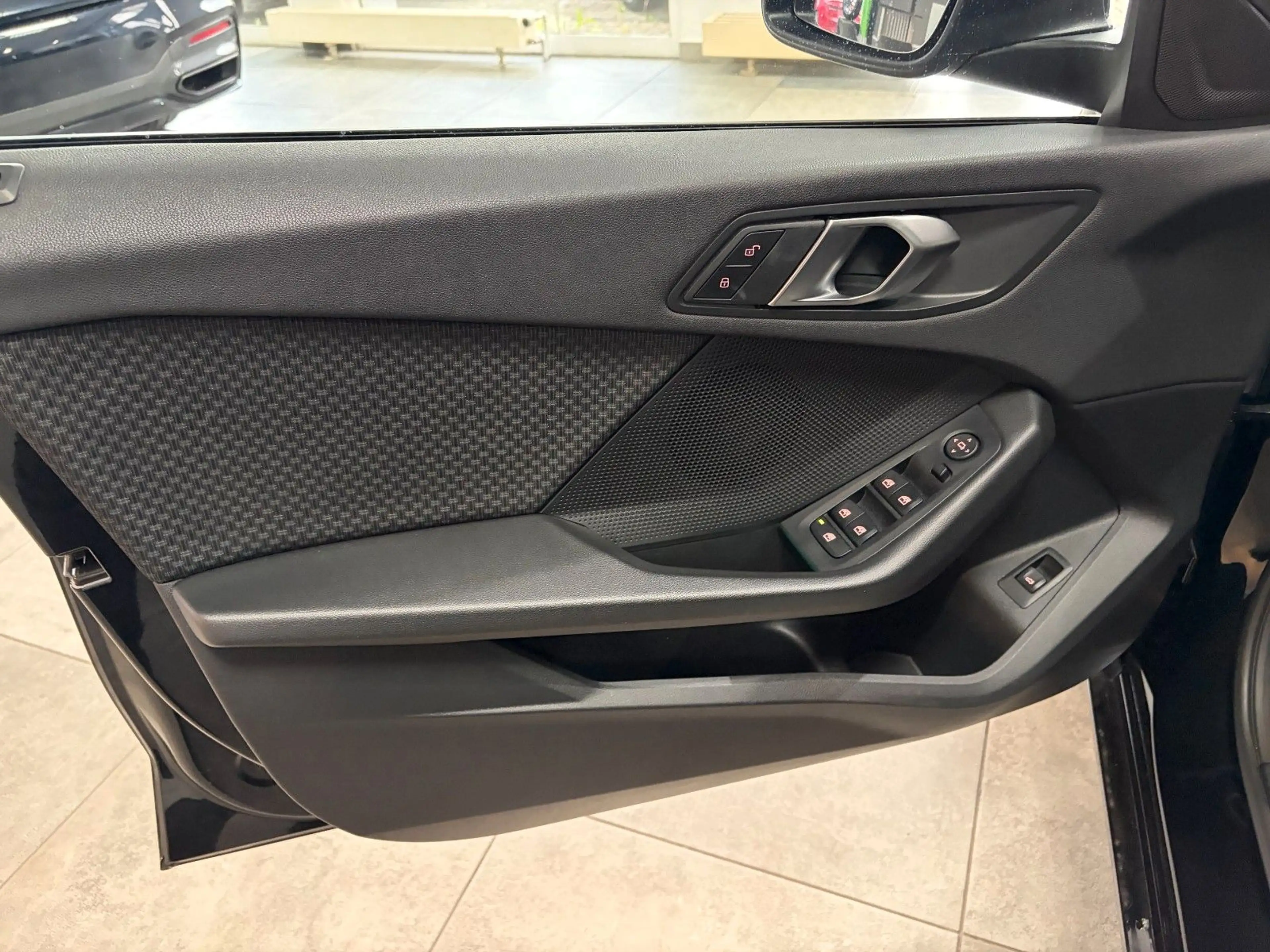 BMW 120 1 Limousine*LED*LiveCockpit*Automatik*Hifi* — photo 24