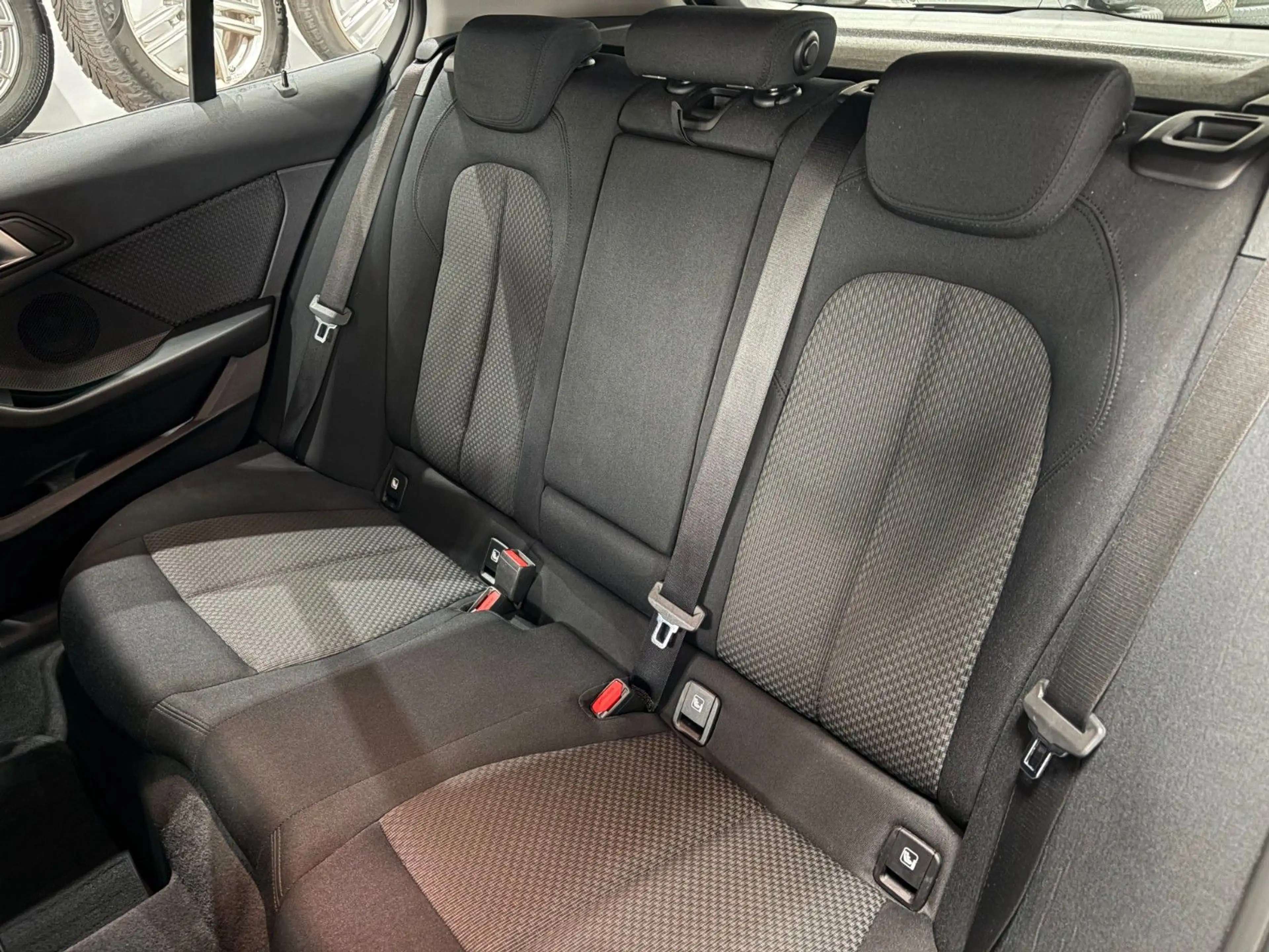BMW 120 1 Limousine*LED*LiveCockpit*Automatik*Hifi* — photo 20