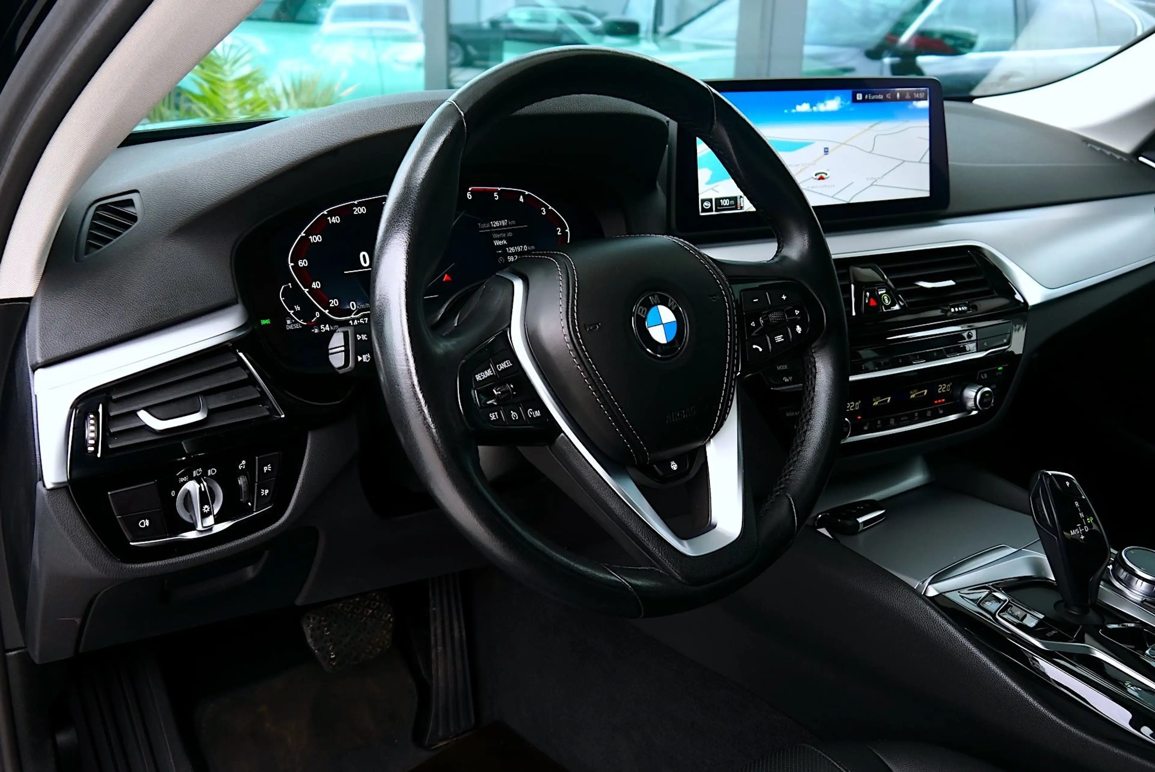 BMW 520 d Aut. *Schiebedach & Anhängerkupplung* — photo 13