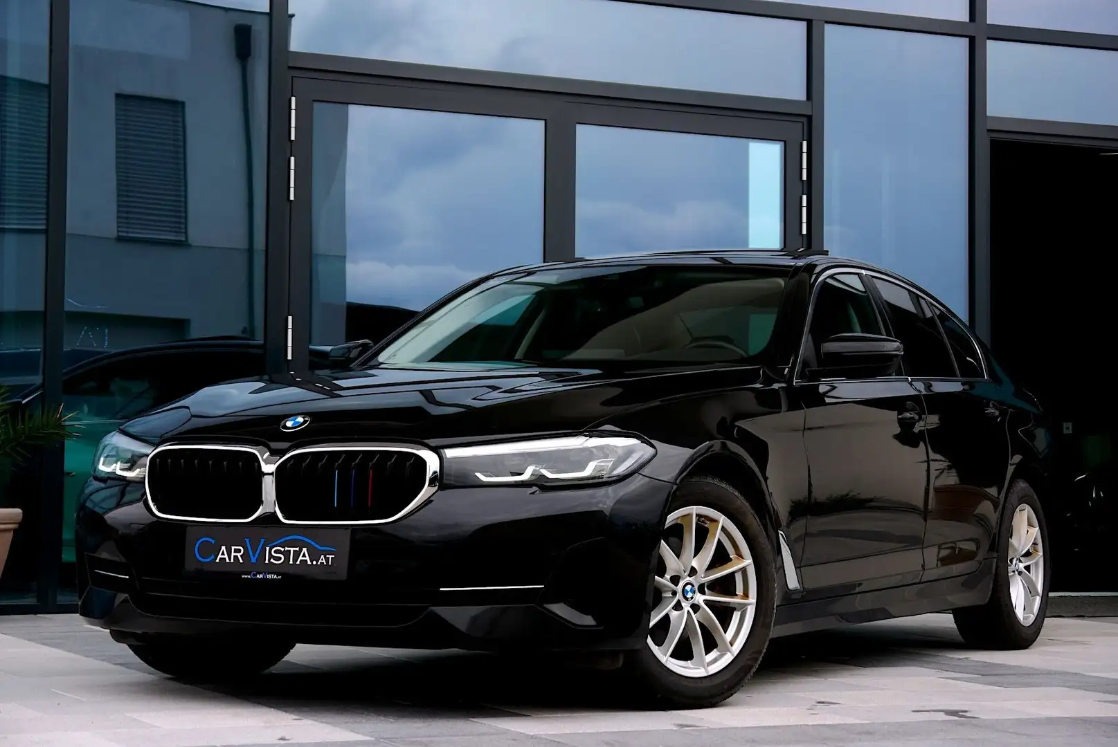 BMW 520 d Aut. *Schiebedach & Anhängerkupplung* Schwarz - 2