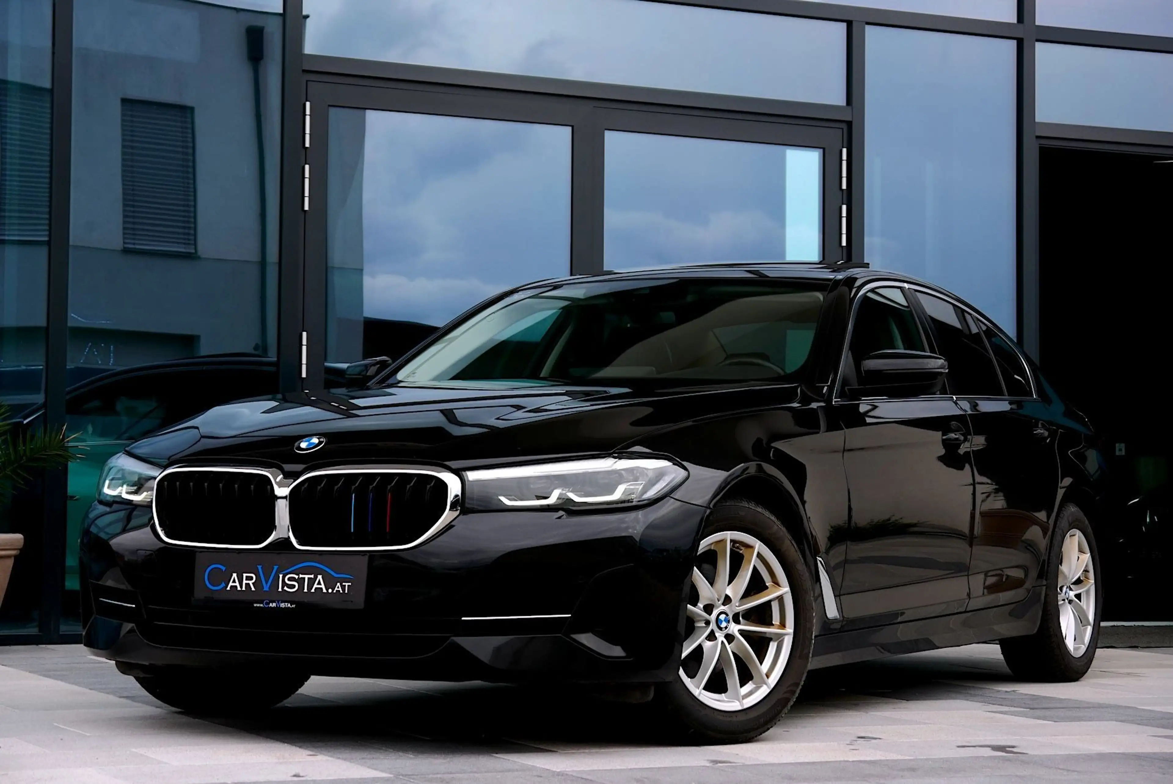 BMW 520 d Aut. *Schiebedach & Anhängerkupplung* — photo 2