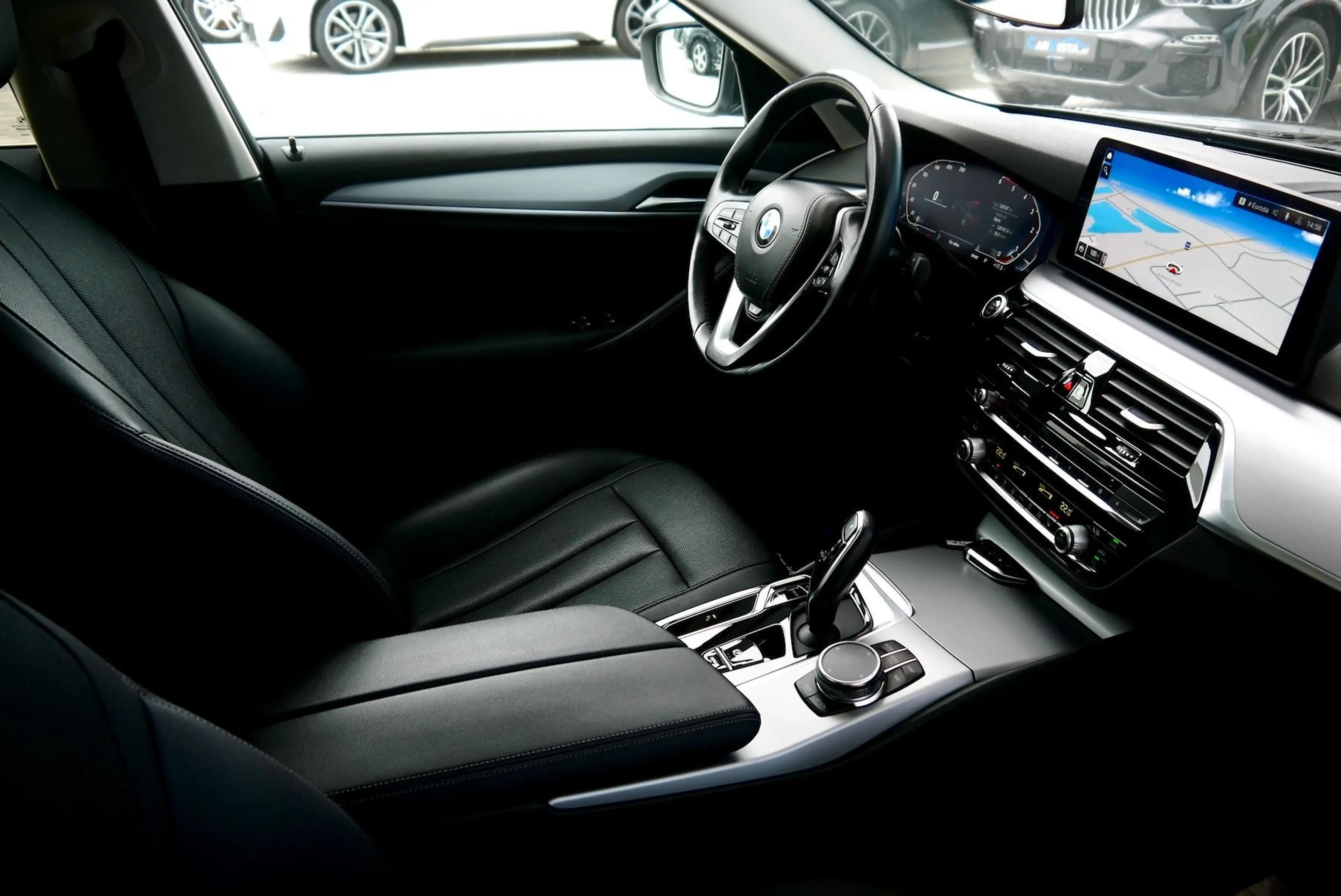 BMW 520 d Aut. *Schiebedach & Anhängerkupplung* — photo 15