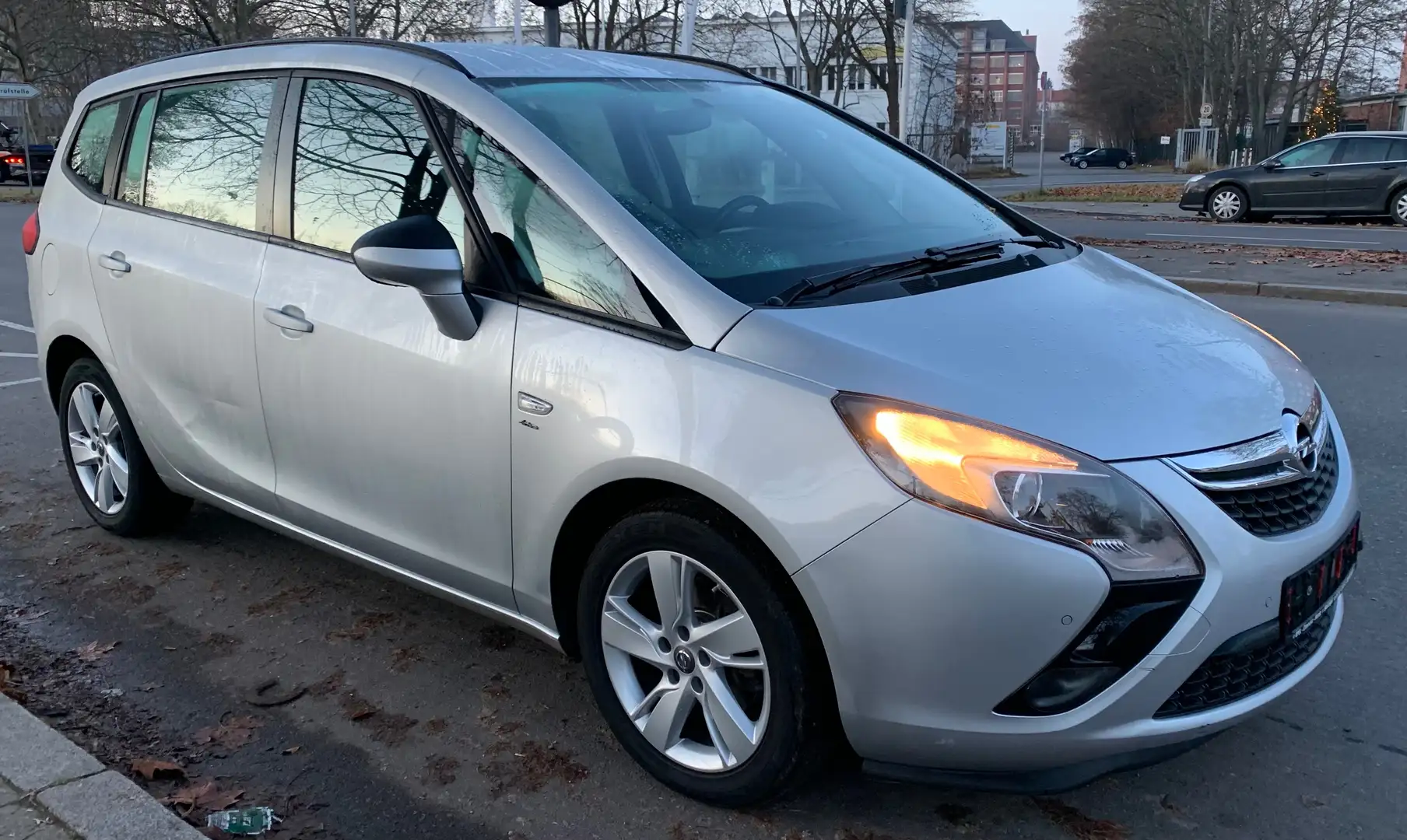 Opel Zafira Tourer Drive Automatik Grau - 2