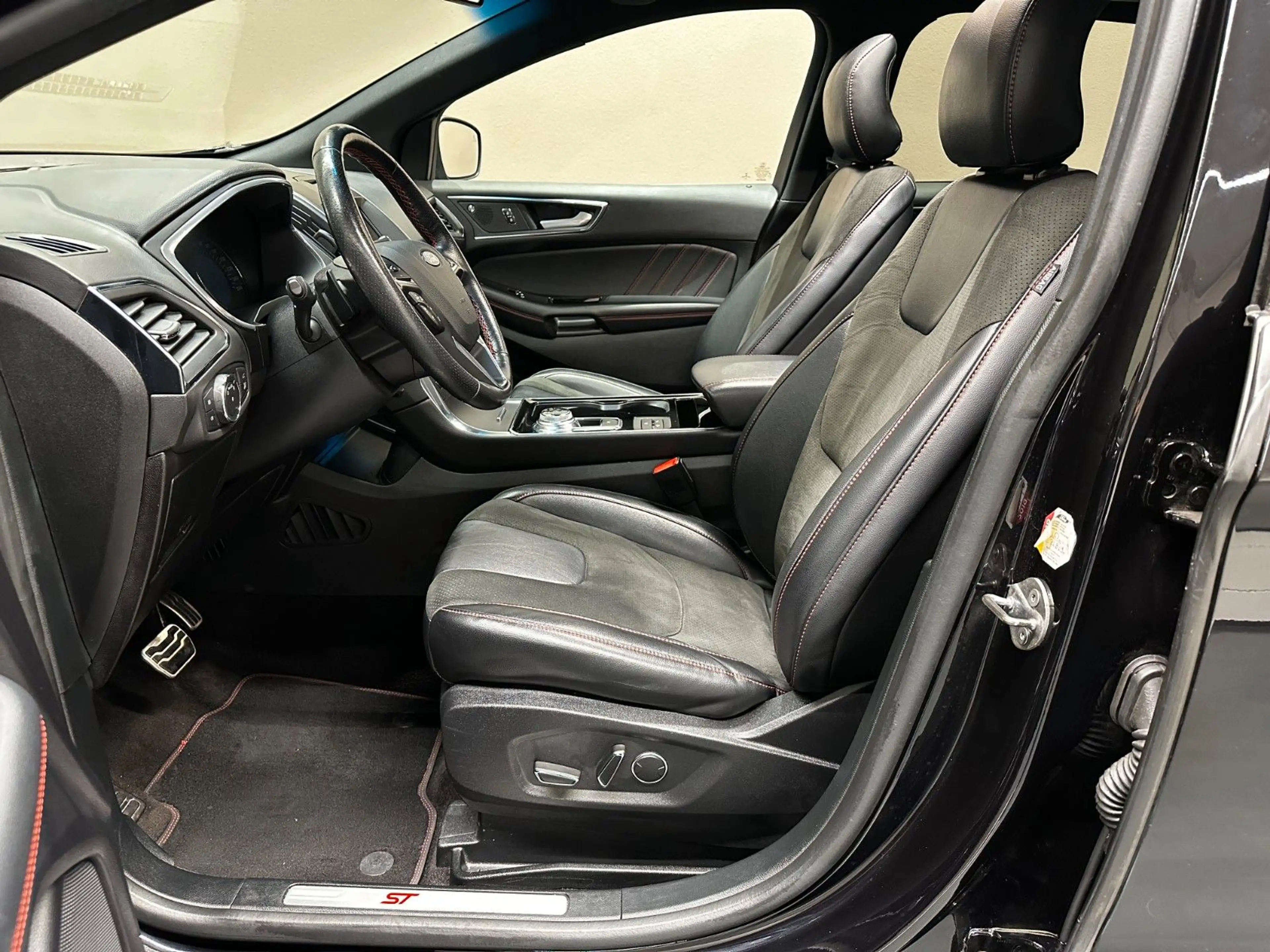Ford Edge ST-Line 4x4 *BLACK*PANO*KAMERA*SITZKLIMA* — photo 10