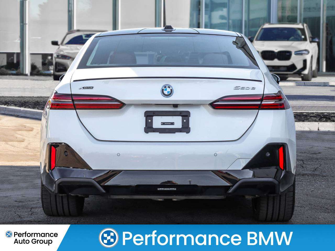 2026 BMW 5 Series 550e xDrive thumb 6
