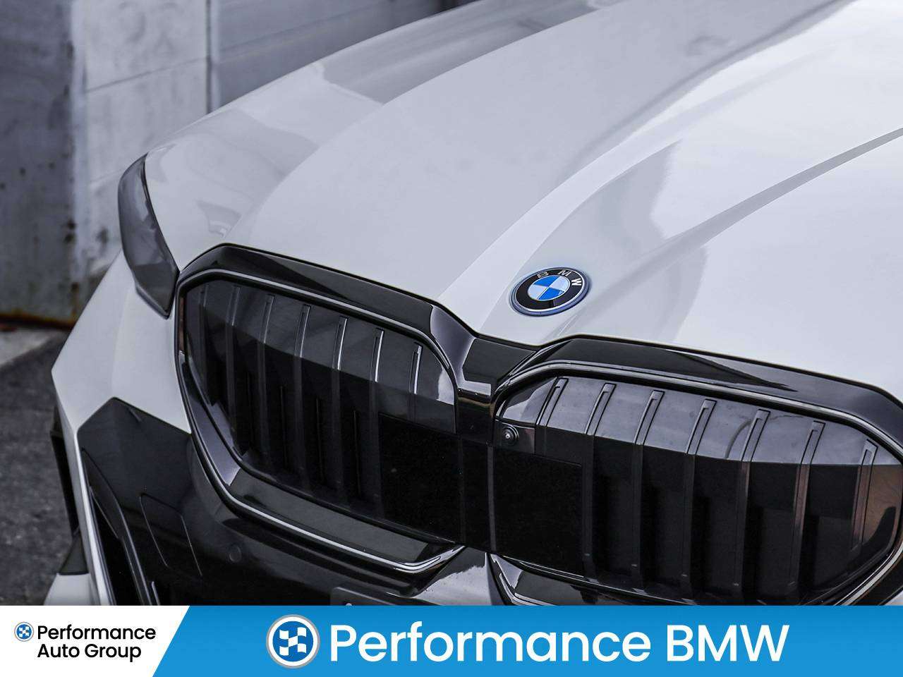 2026 BMW 5 Series 550e xDrive thumb 9