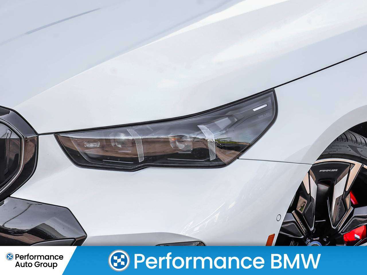 2026 BMW 5 Series 550e xDrive thumb 8