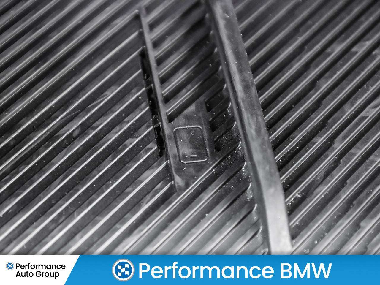 2026 BMW 5 Series 550e xDrive thumb 25