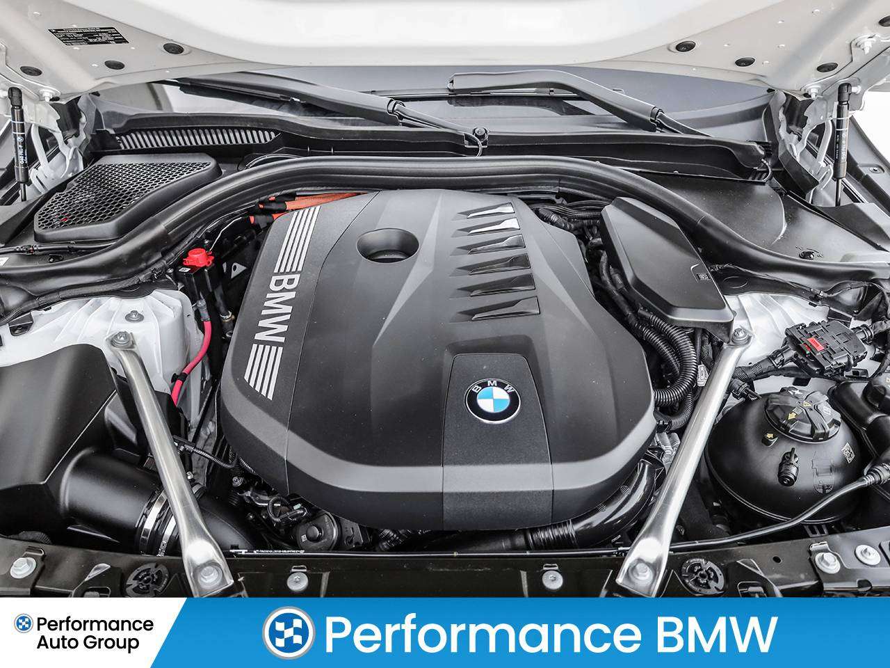 2026 BMW 5 Series 550e xDrive alt 5