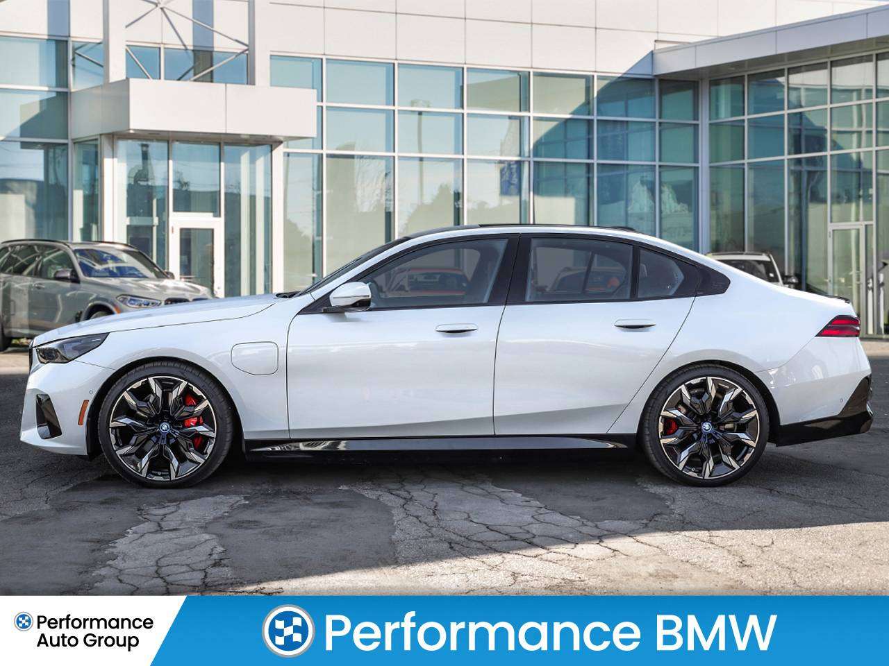 2026 BMW 5 Series 550e xDrive alt 3
