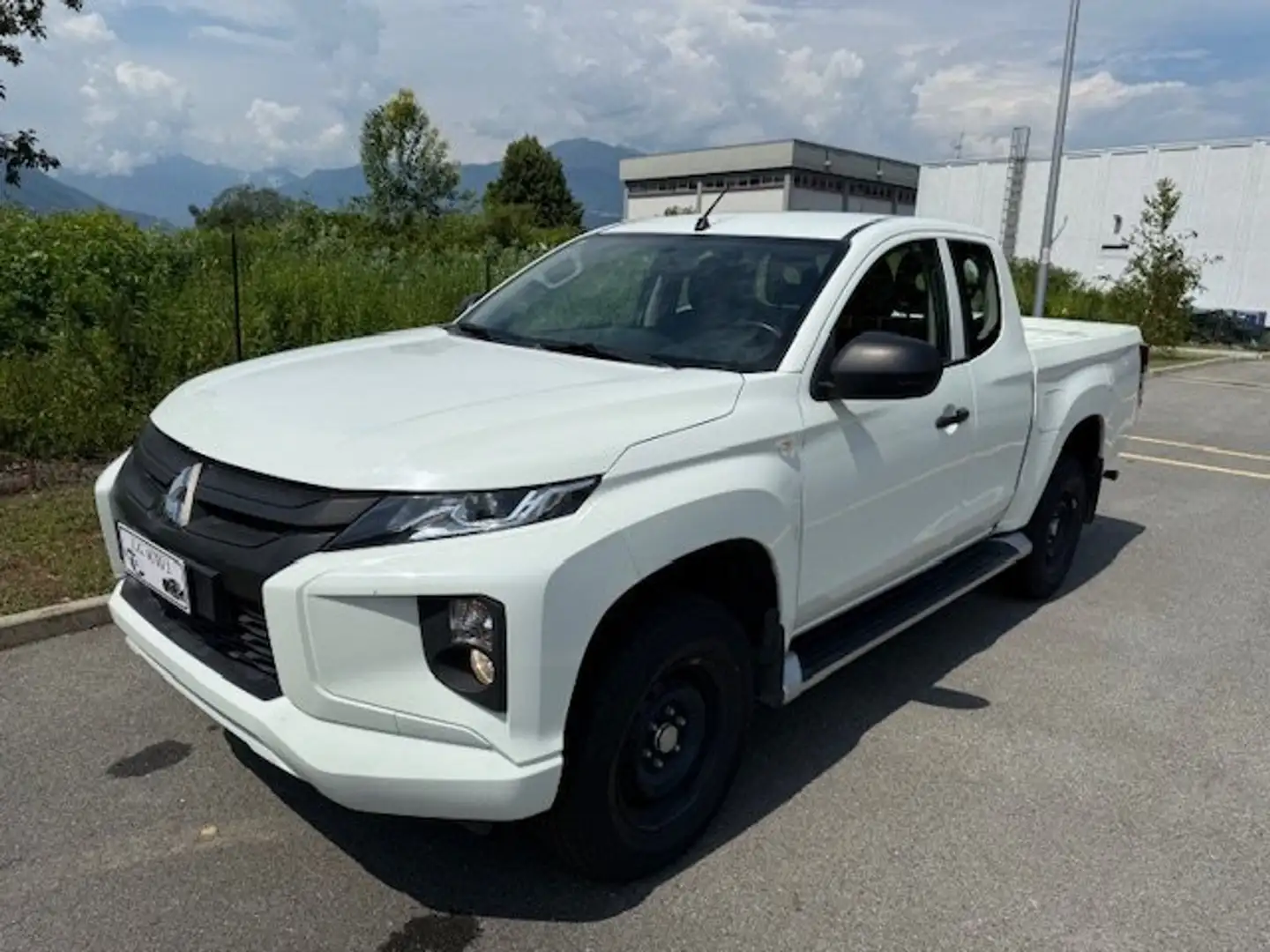 Mitsubishi L200 L200 clcab 2.3d Invite 4wd 150cv Bianco - 1
