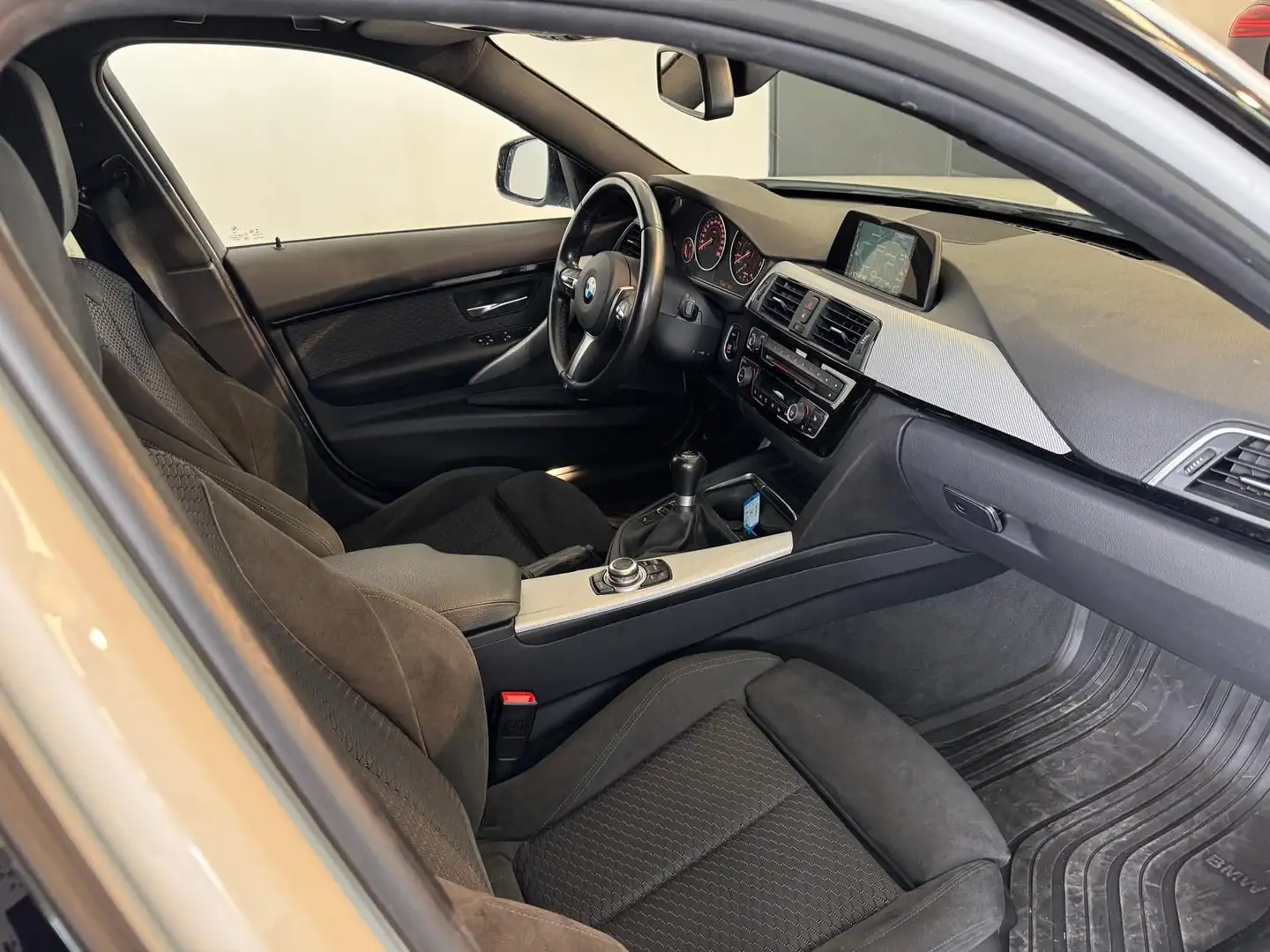 BMW 320 I*ALC*SITZH*NAVI*BT*LED*1.HD* M SPORTPAKET * Weiß - 2
