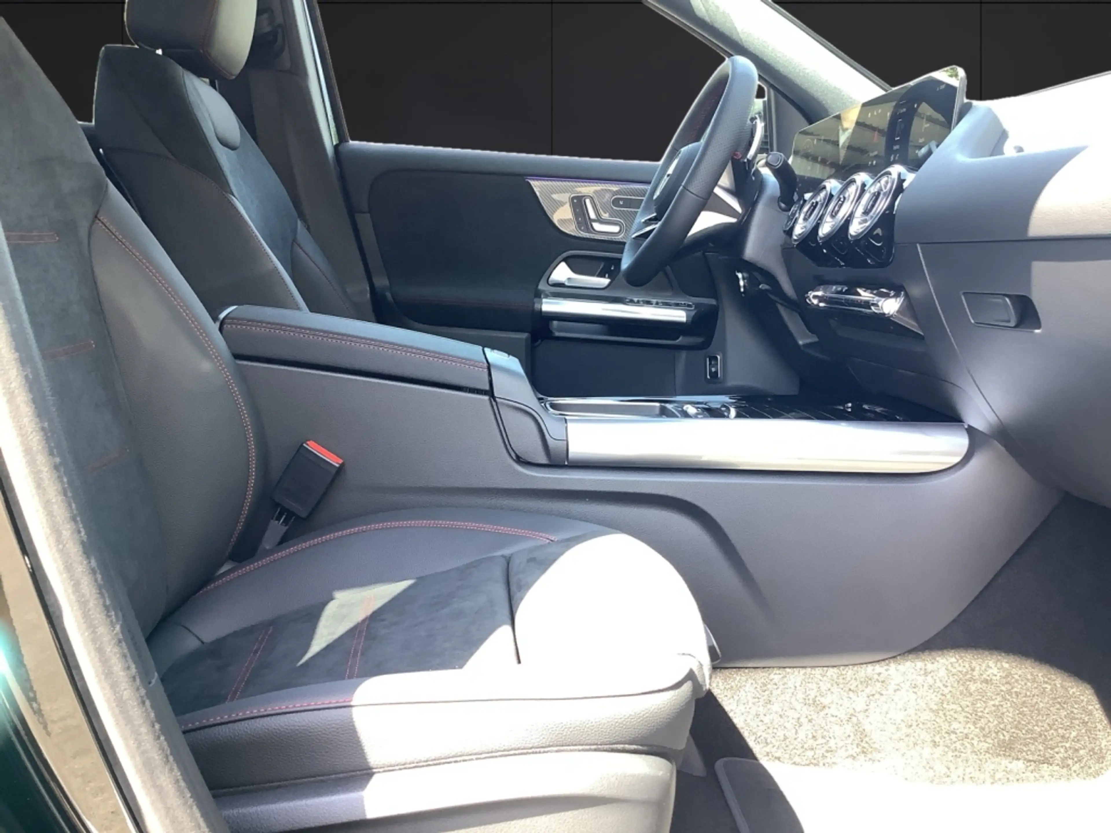 Mercedes-Benz GLA 220 4MATIC AMG+NIGHT+19"+MULTIBEAM+AMBIENTE+ — photo 6