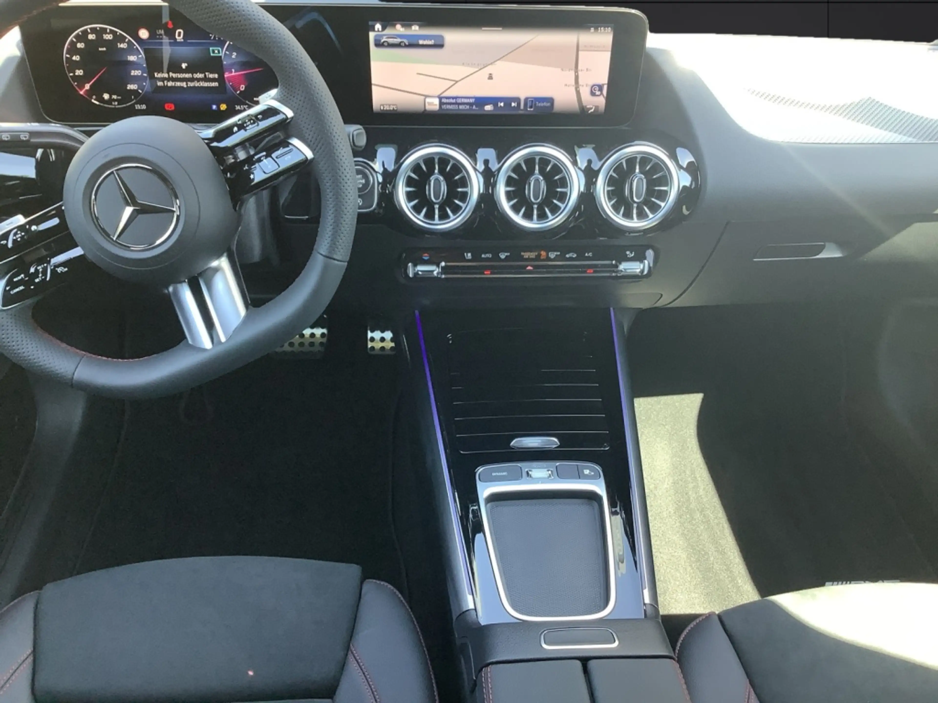Mercedes-Benz GLA 220 4MATIC AMG+NIGHT+19"+MULTIBEAM+AMBIENTE+ — photo 12