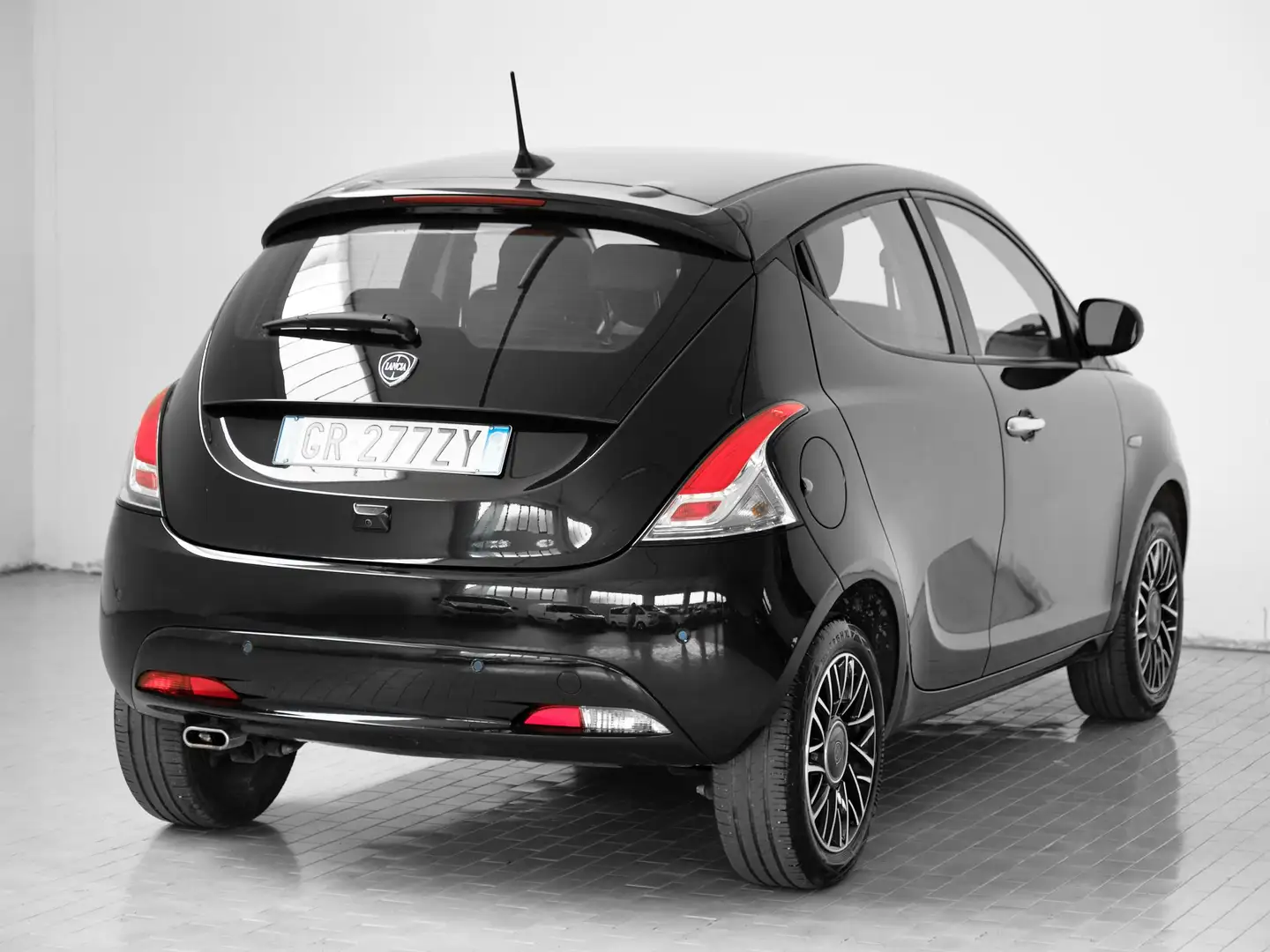 Lancia Ypsilon Ypsilon 1.0 firefly hybrid Platino s Nero - 2