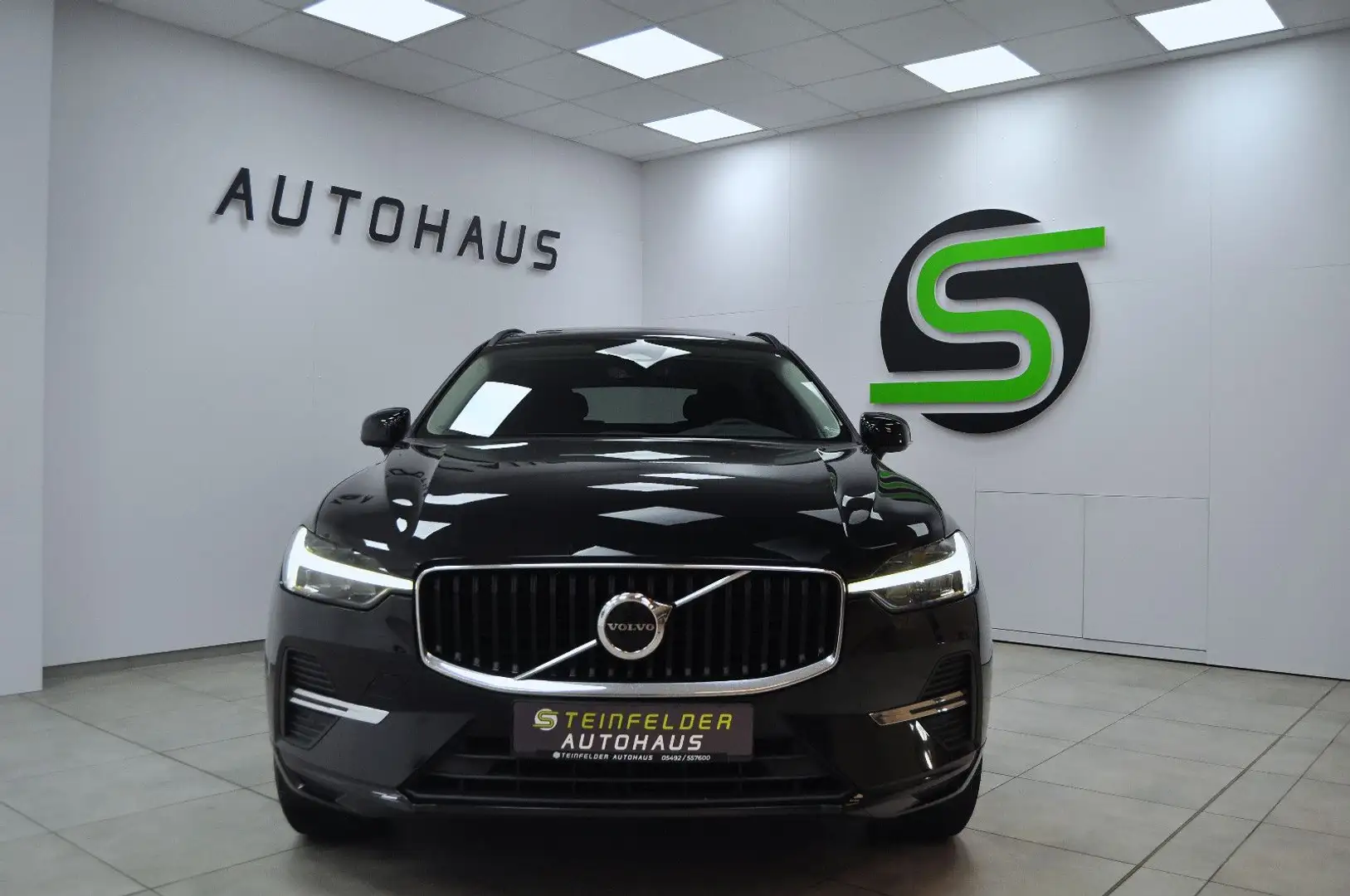 Volvo XC60 Momentum Pro 2WD ACC / AHK / S-DACH Negro - 2