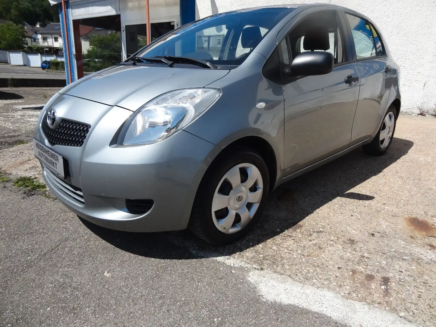Toyota Yaris Cool/1.Hand/59.000km/Klima/8-fach Bereift/ Silber - 1