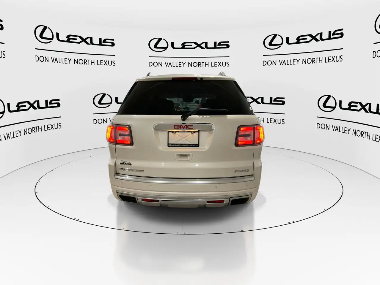 GMC Acadia снимка GMC Acadia